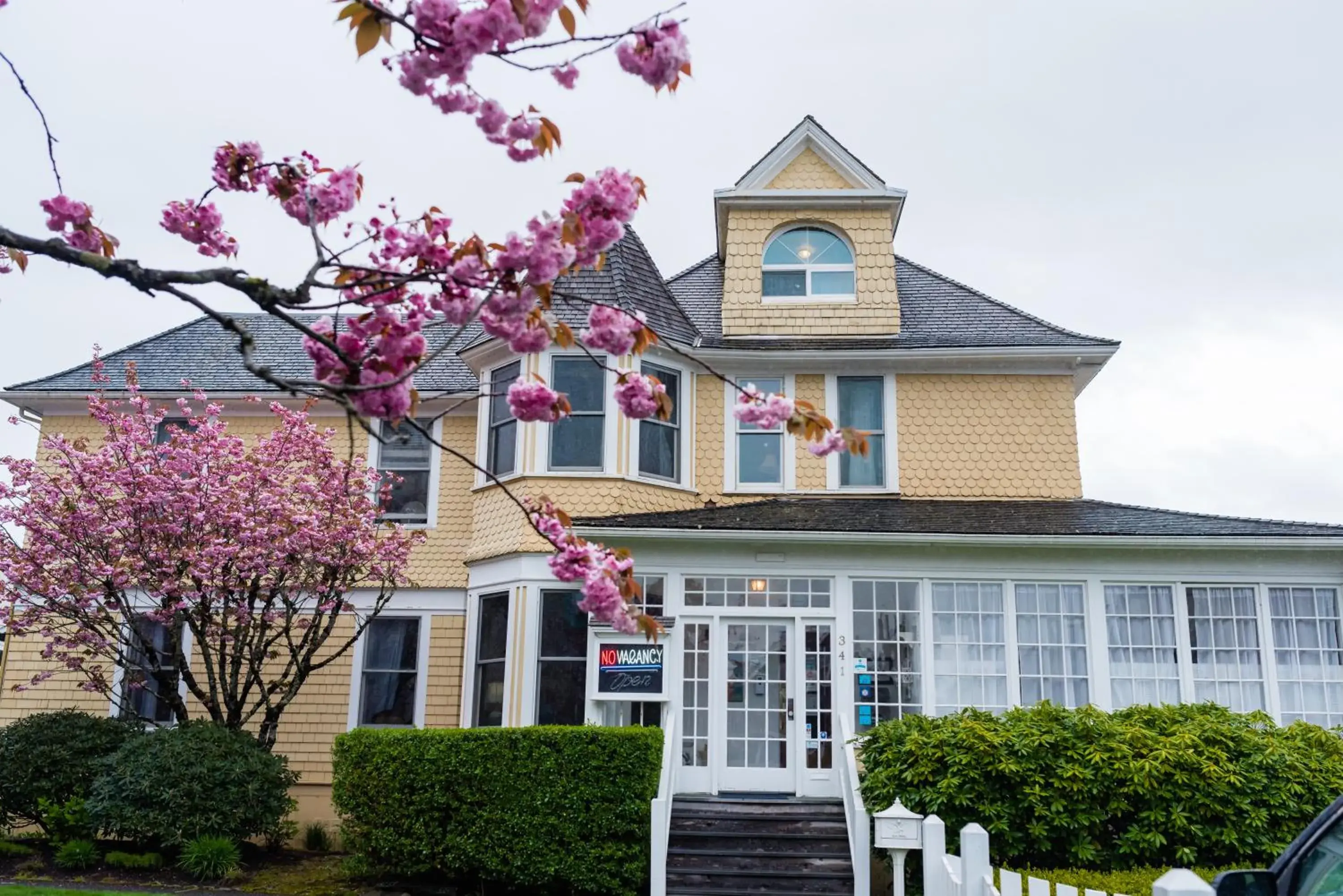 Property building in Gilbert Inn Seaside Property building in Gilbert Inn Seaside