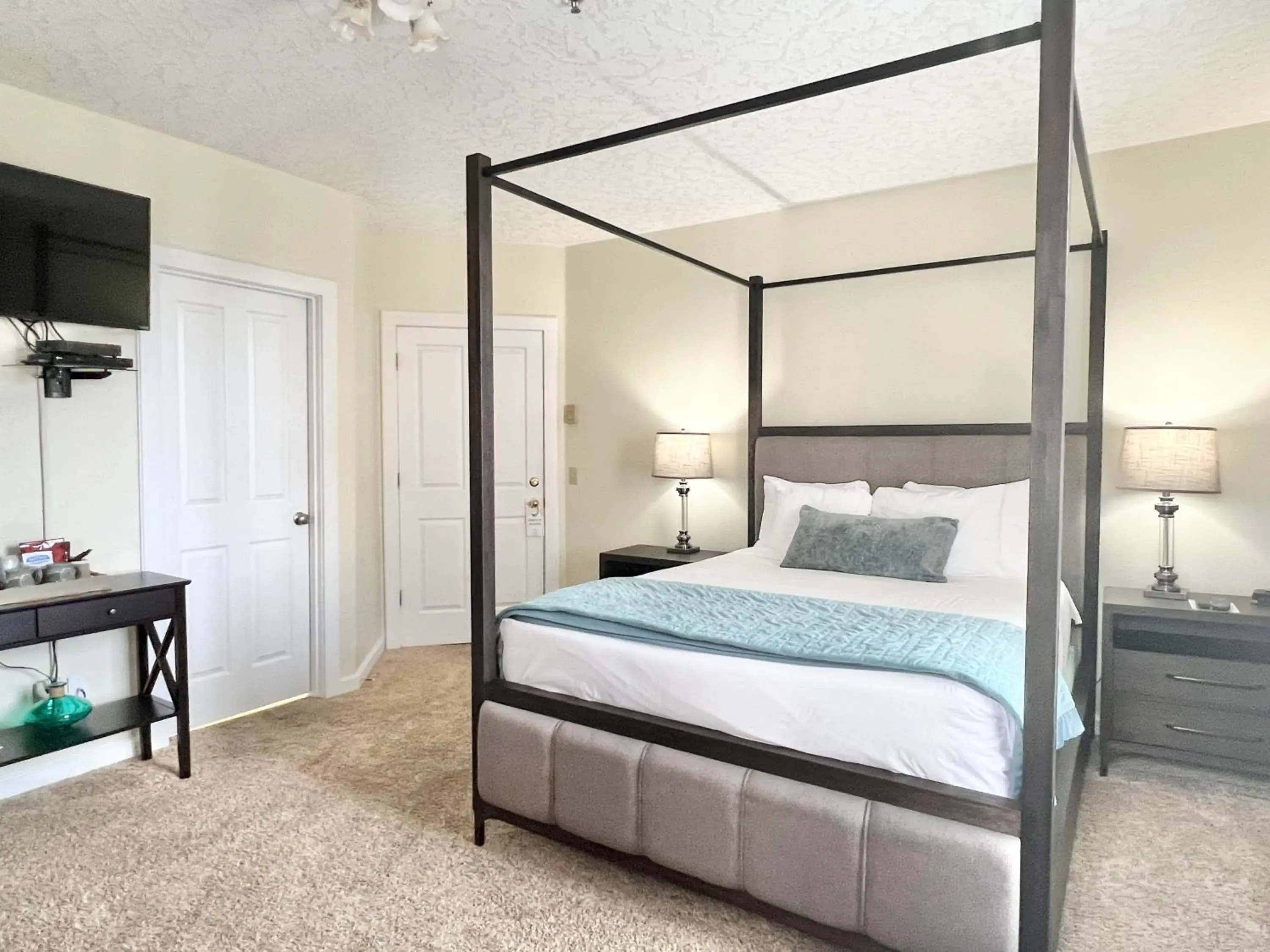 Bedroom, Bed in Gilbert Inn Seaside Bedroom, Bed in Gilbert Inn Seaside