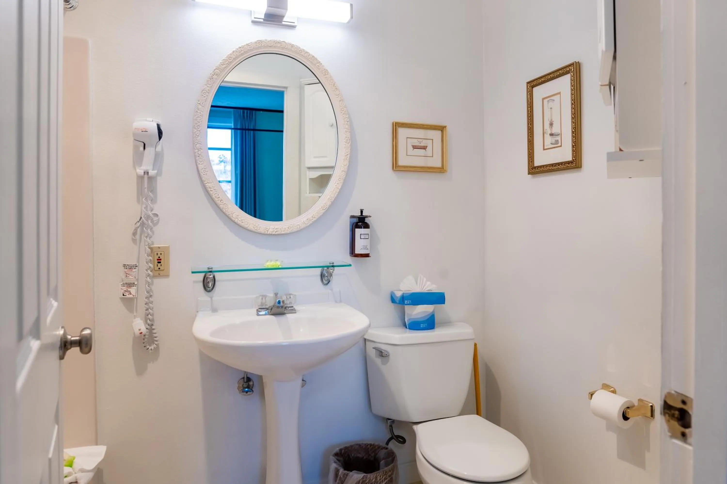Bathroom in Gilbert Inn Seaside