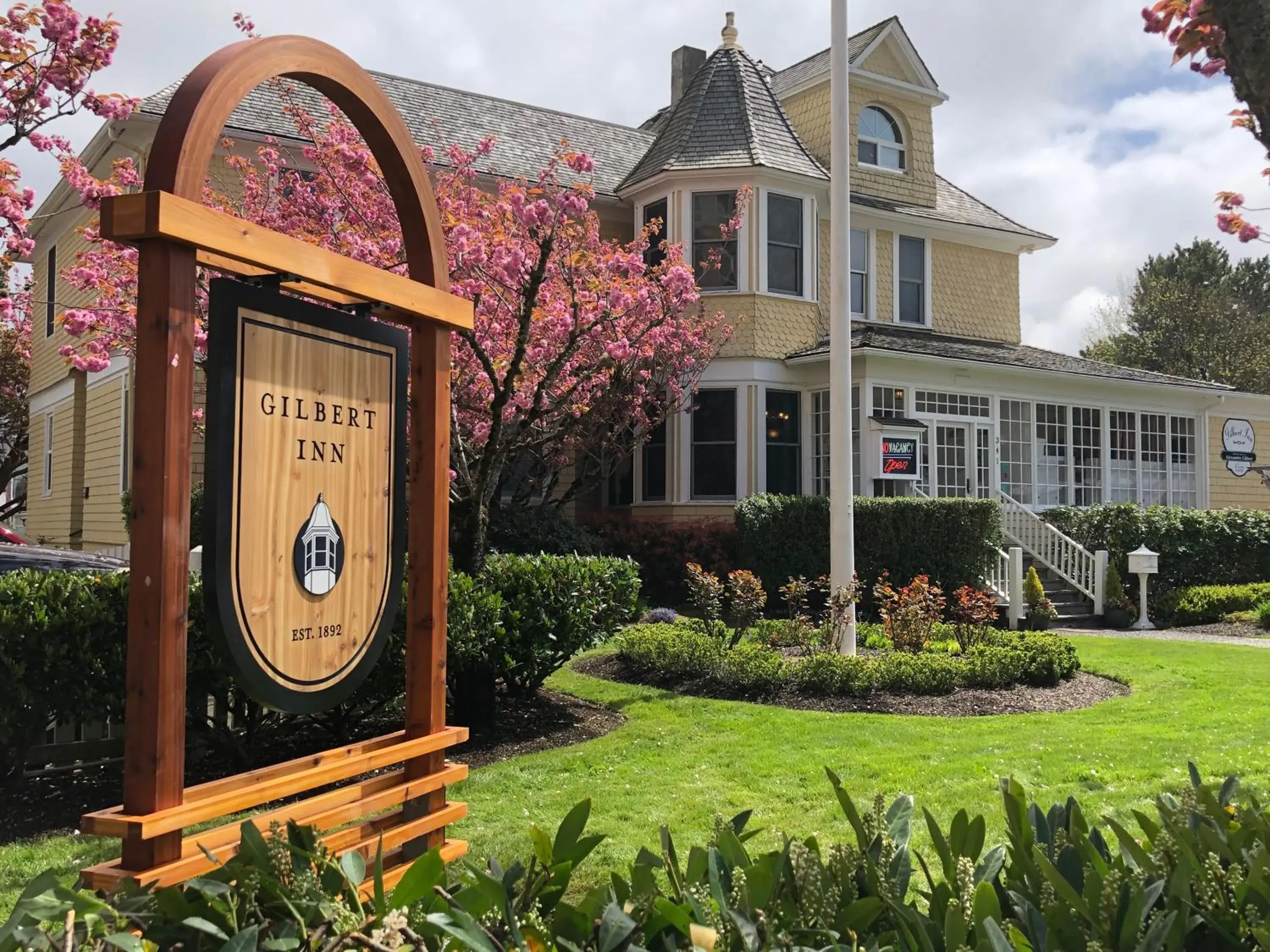 Property building in Gilbert Inn Seaside Property building in Gilbert Inn Seaside