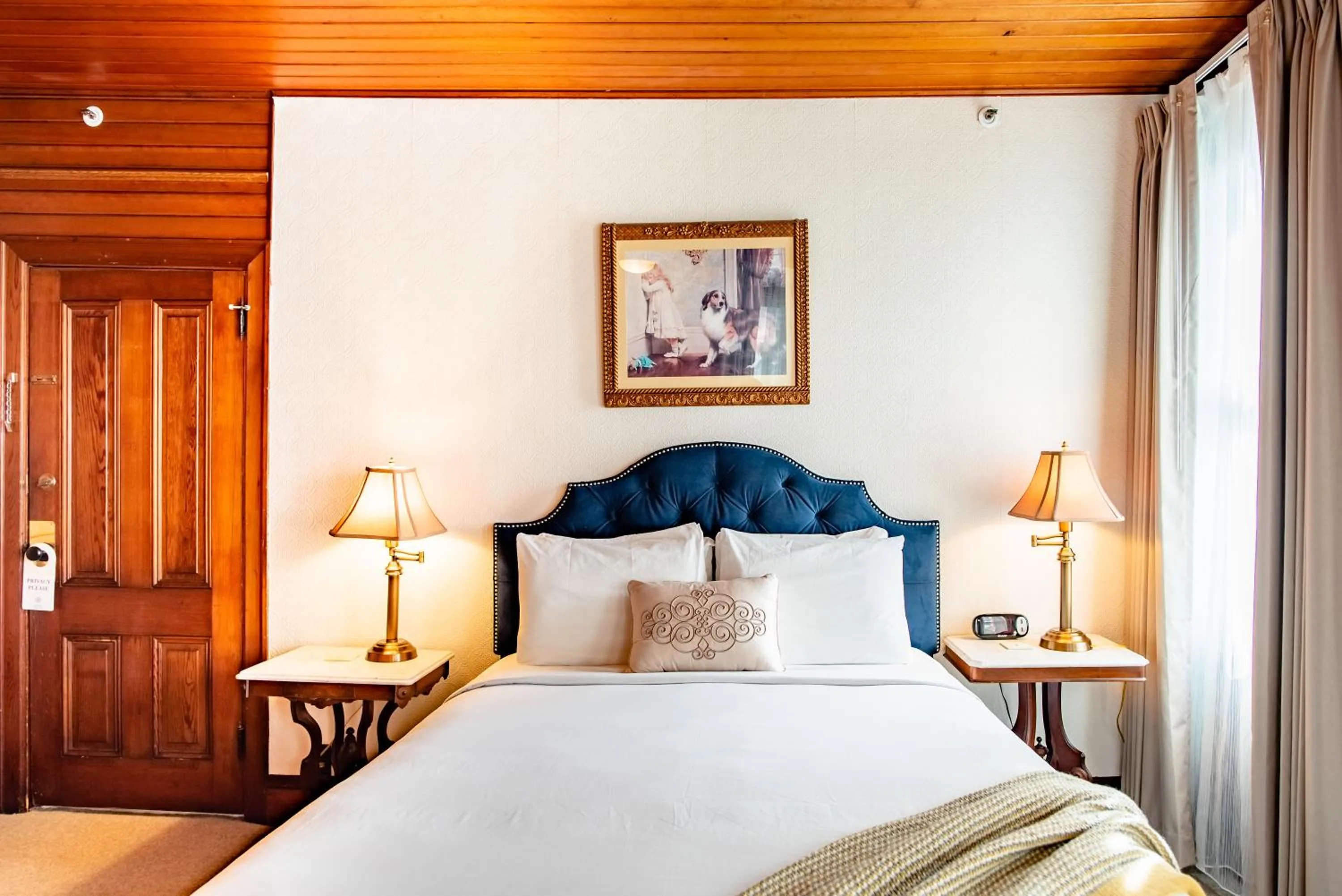 Bed in Gilbert Inn Seaside