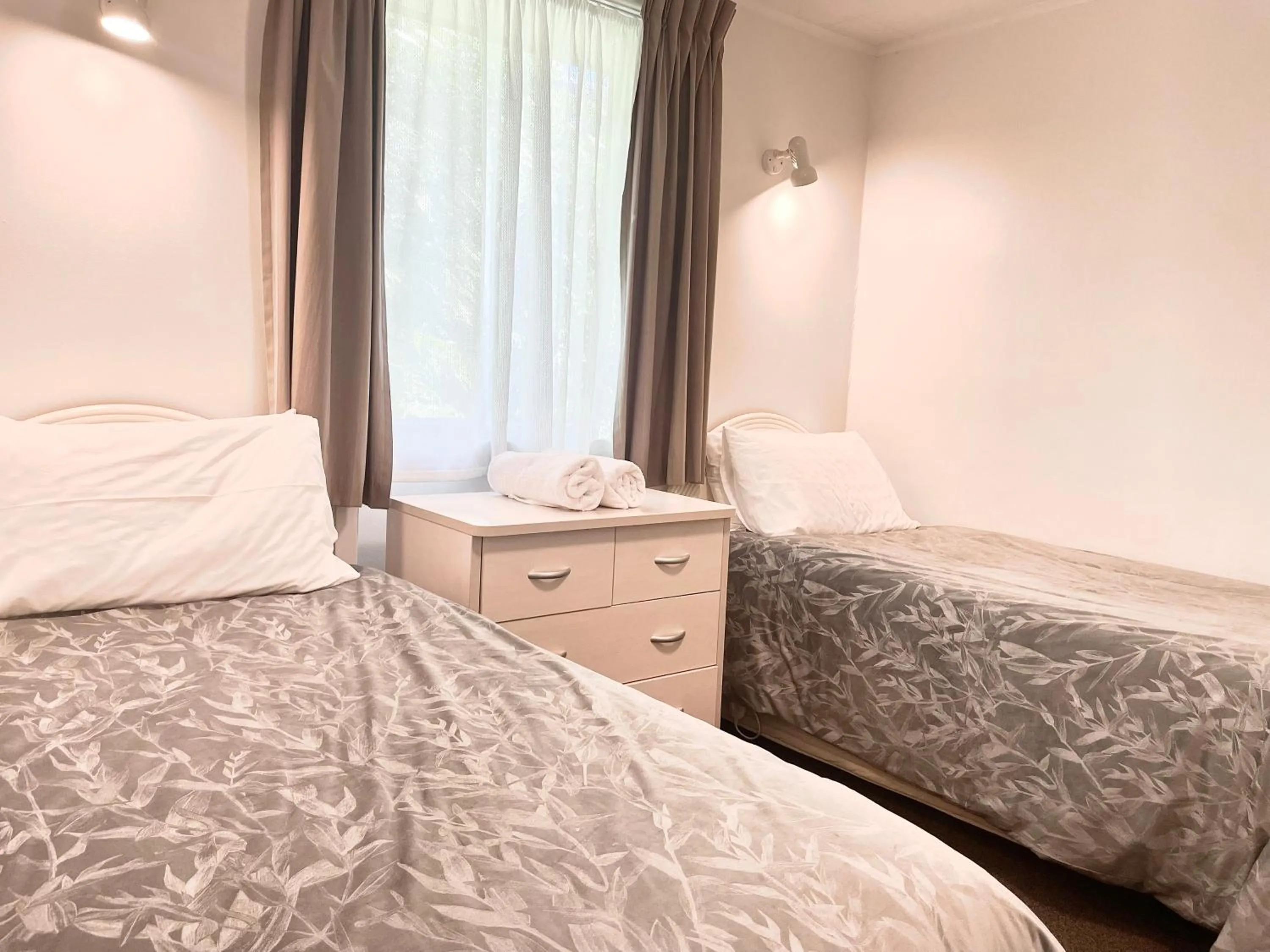 Bed in Ashleigh Court Motel-Christchurch Hagley Park