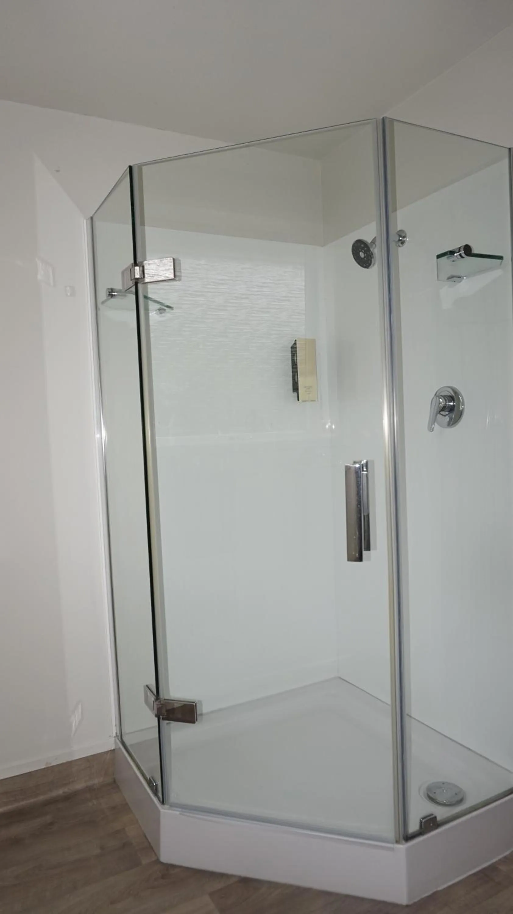 Shower in Ashleigh Court Motel-Christchurch Hagley Park