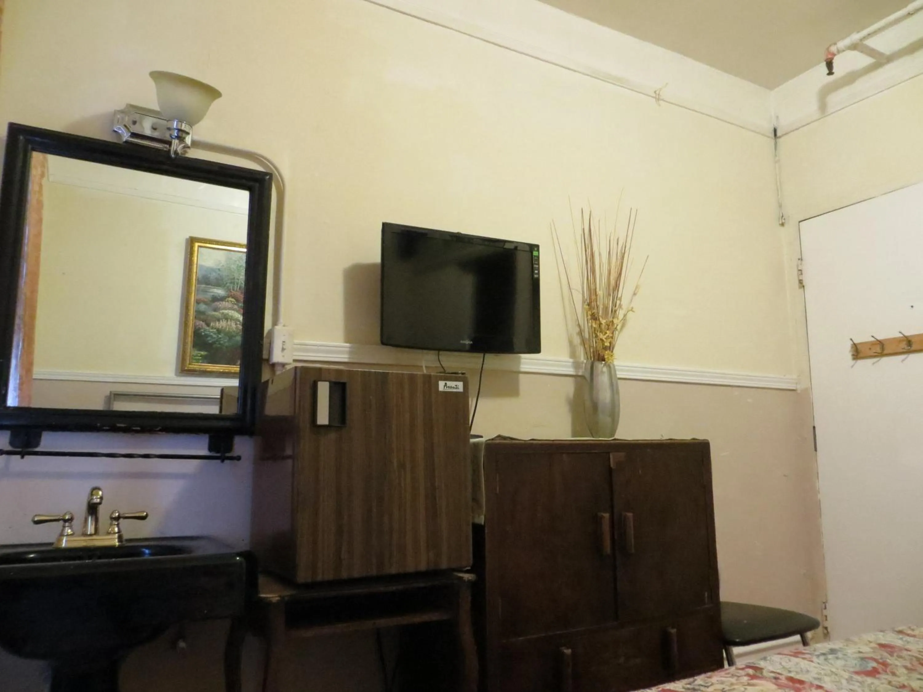 Photo of the whole room in Luz Hotel