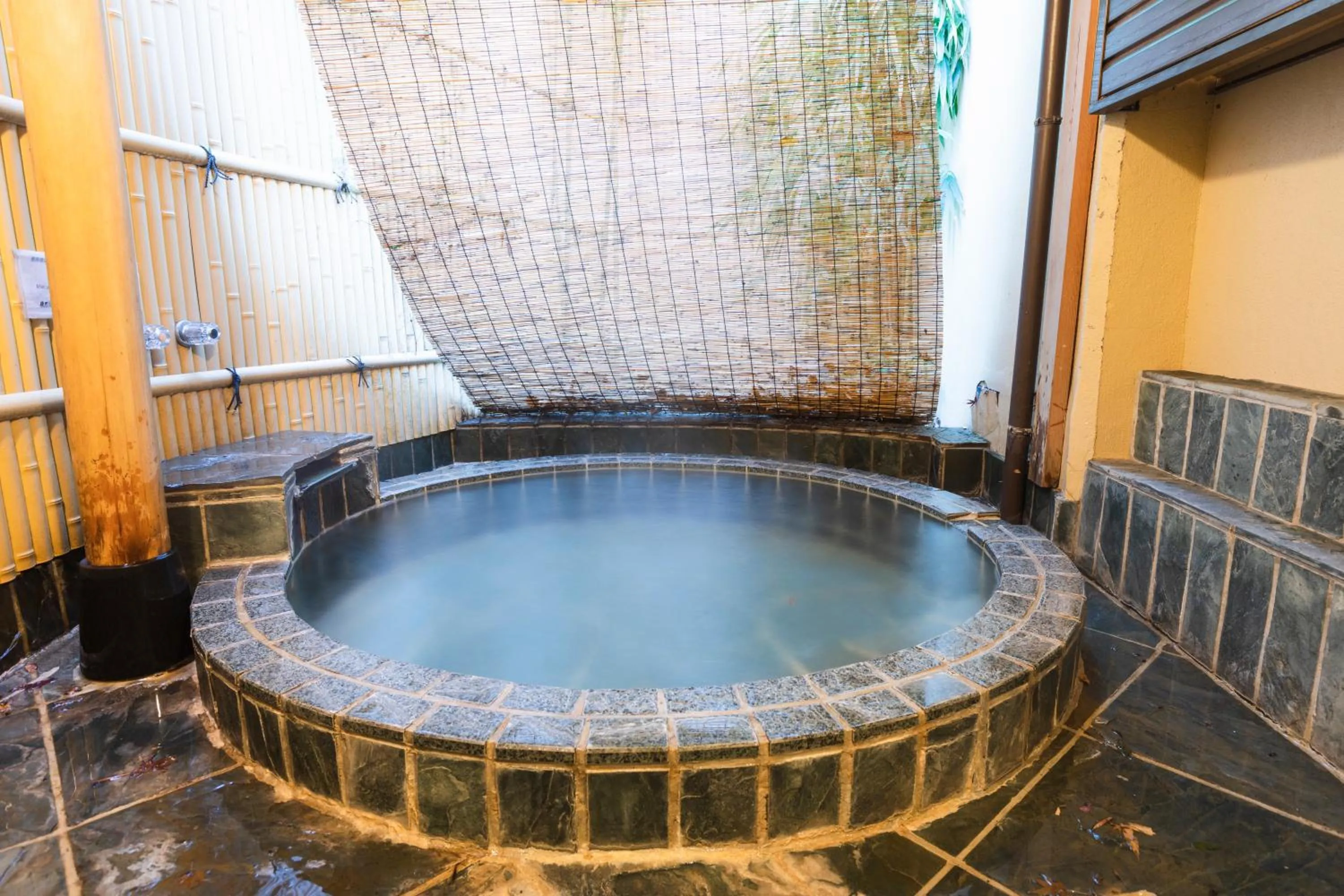 Open Air Bath in Yushintei