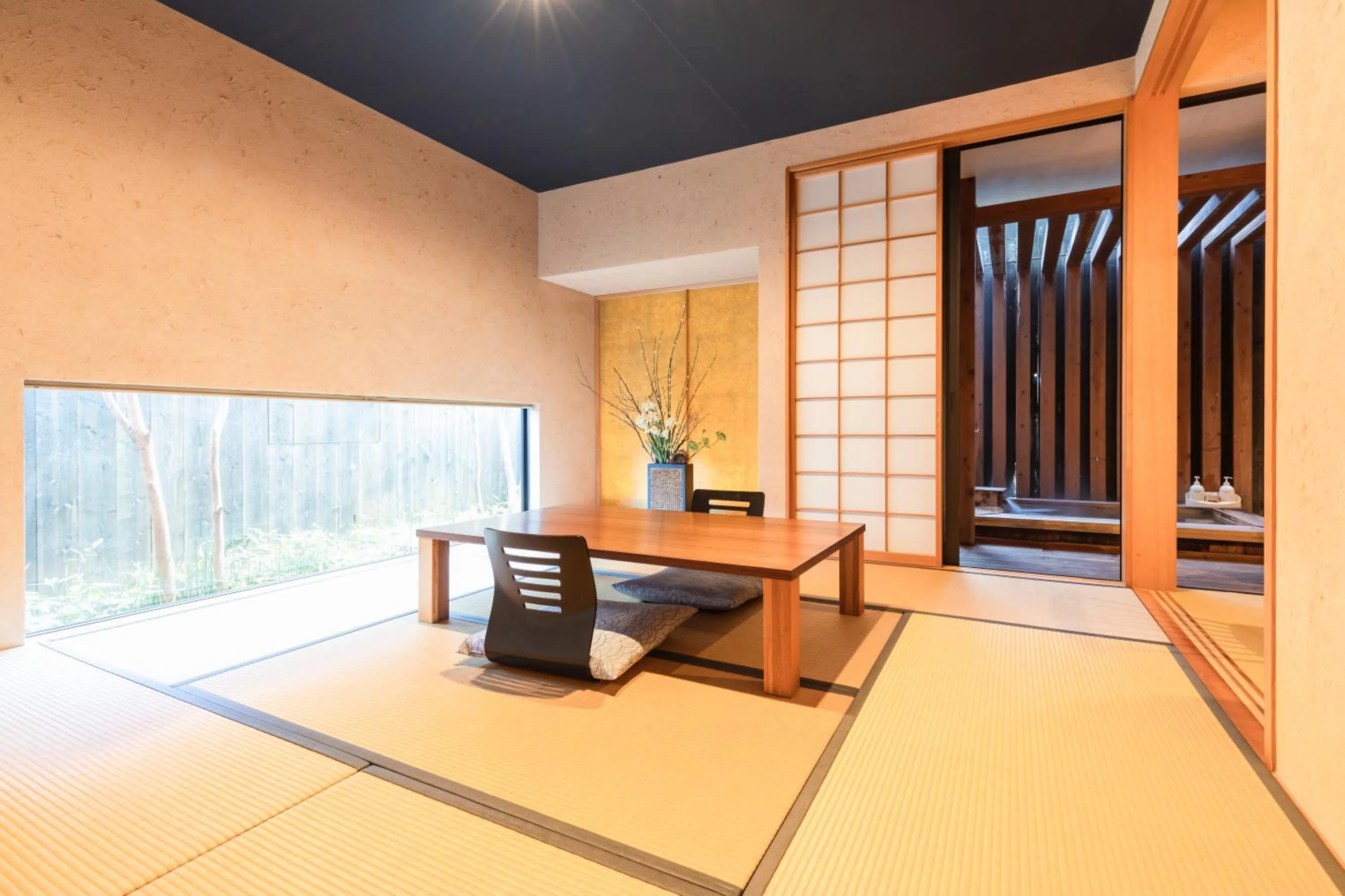 Photo of the whole room in Yushintei