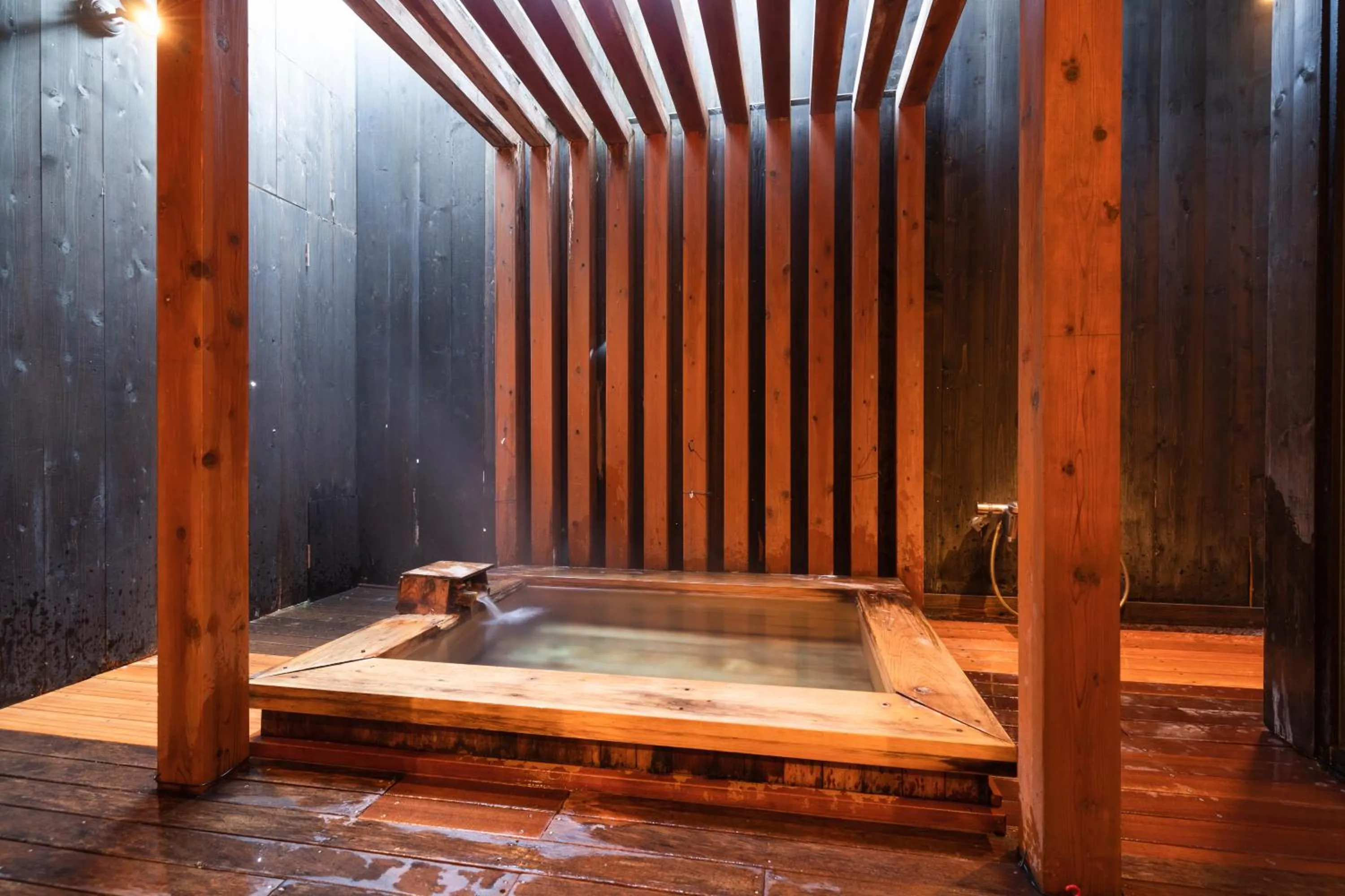 Open Air Bath in Yushintei