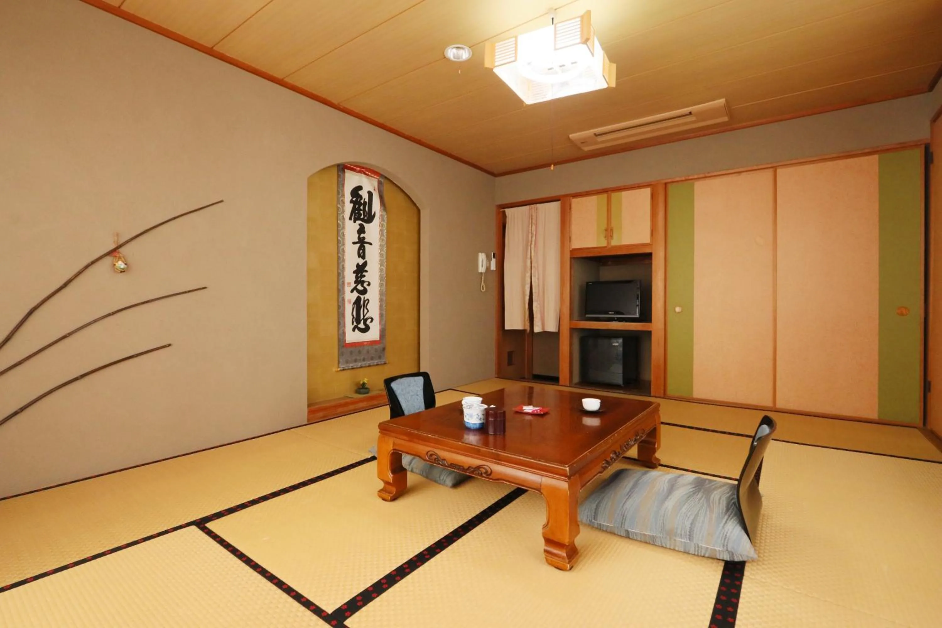 Photo of the whole room in Umimoto
