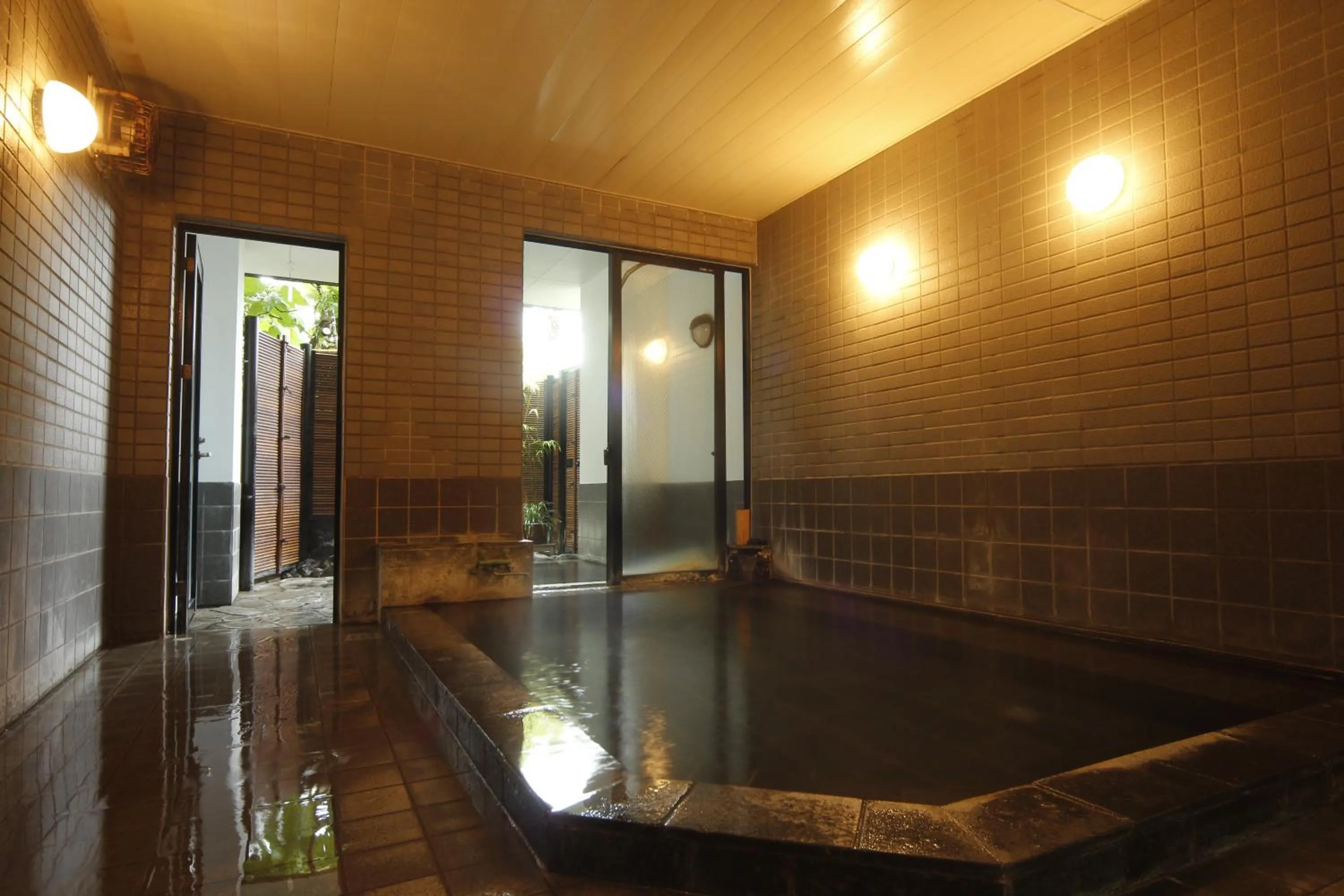 Hot Spring Bath in Umimoto