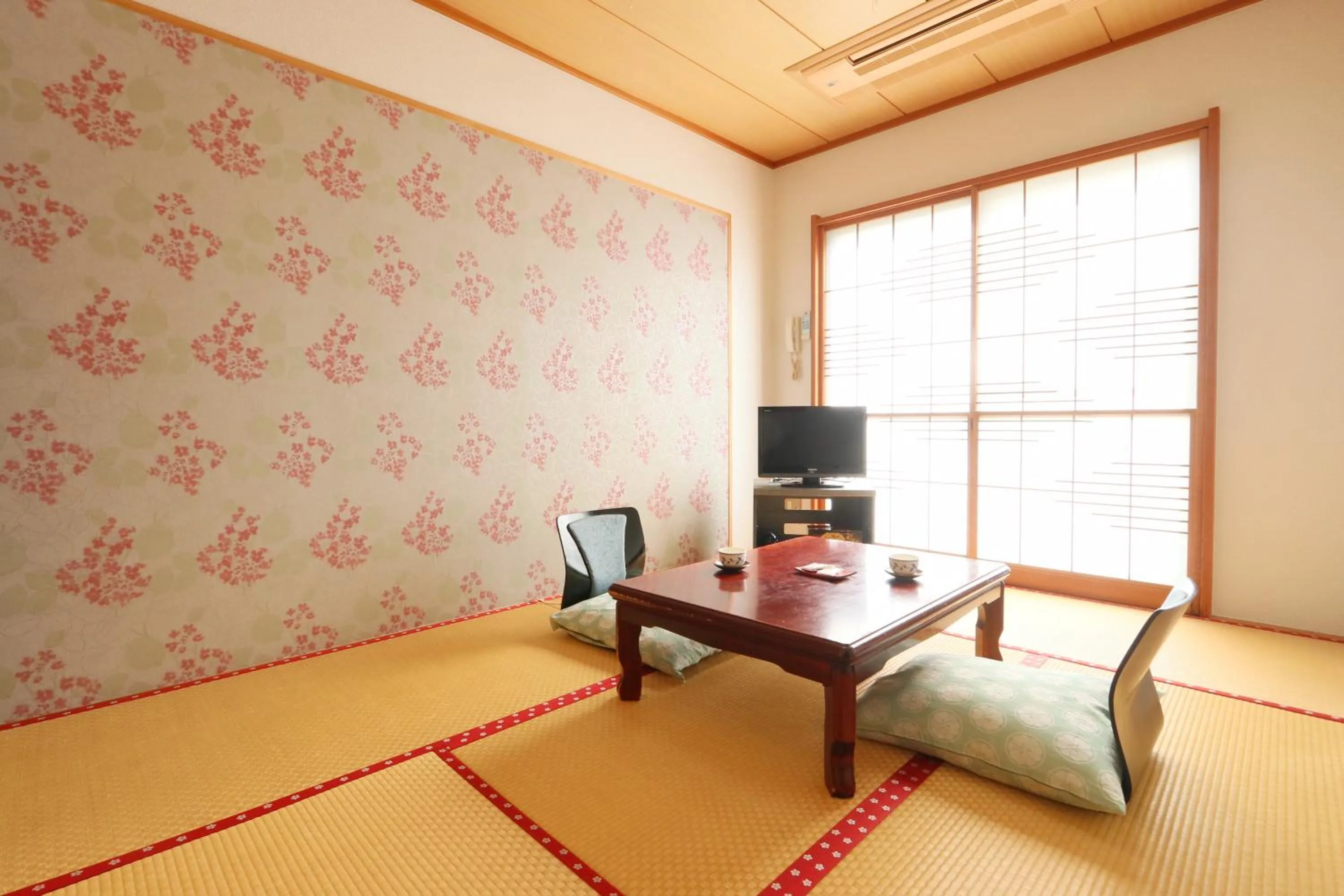 Photo of the whole room in Umimoto