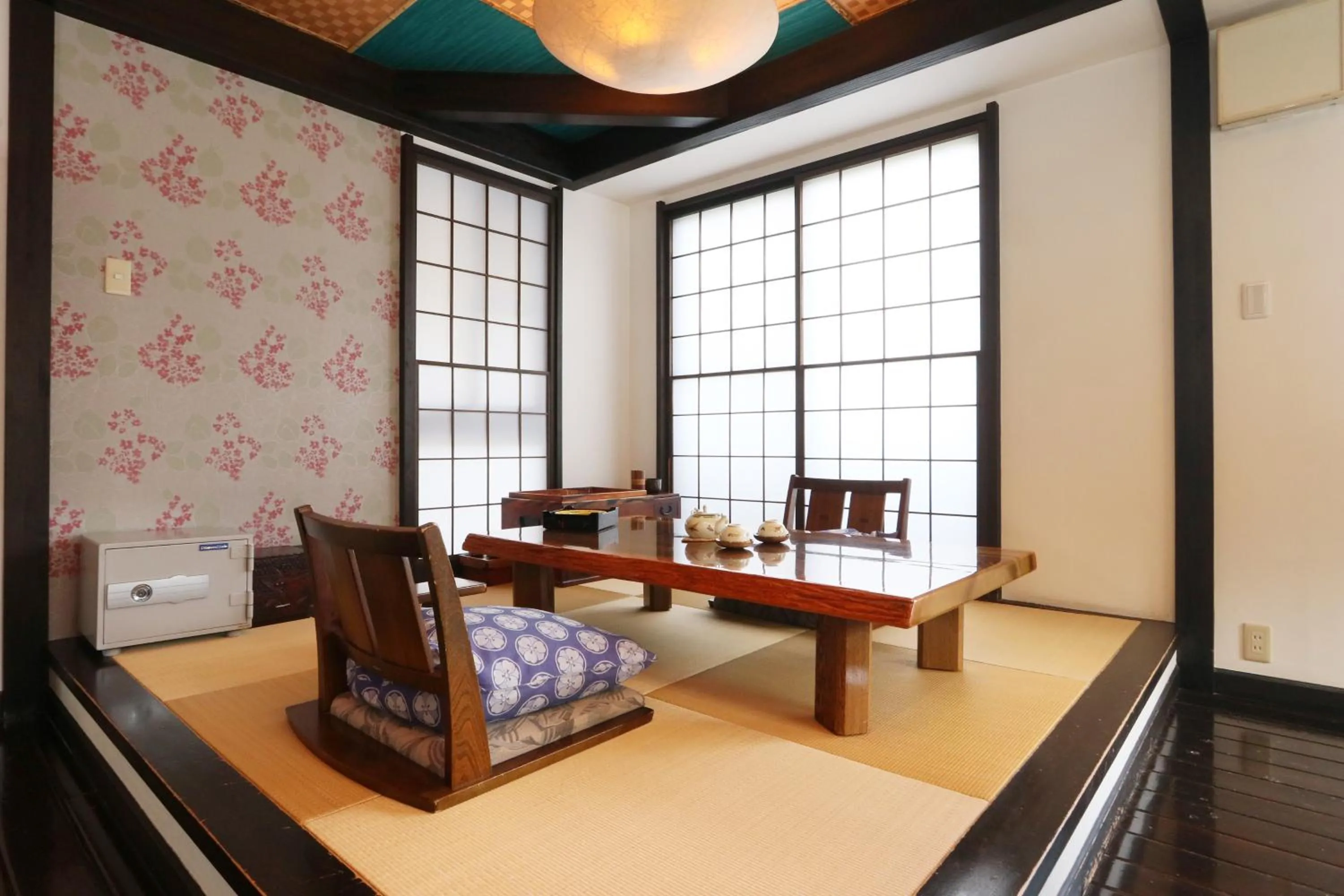 Photo of the whole room in Umimoto