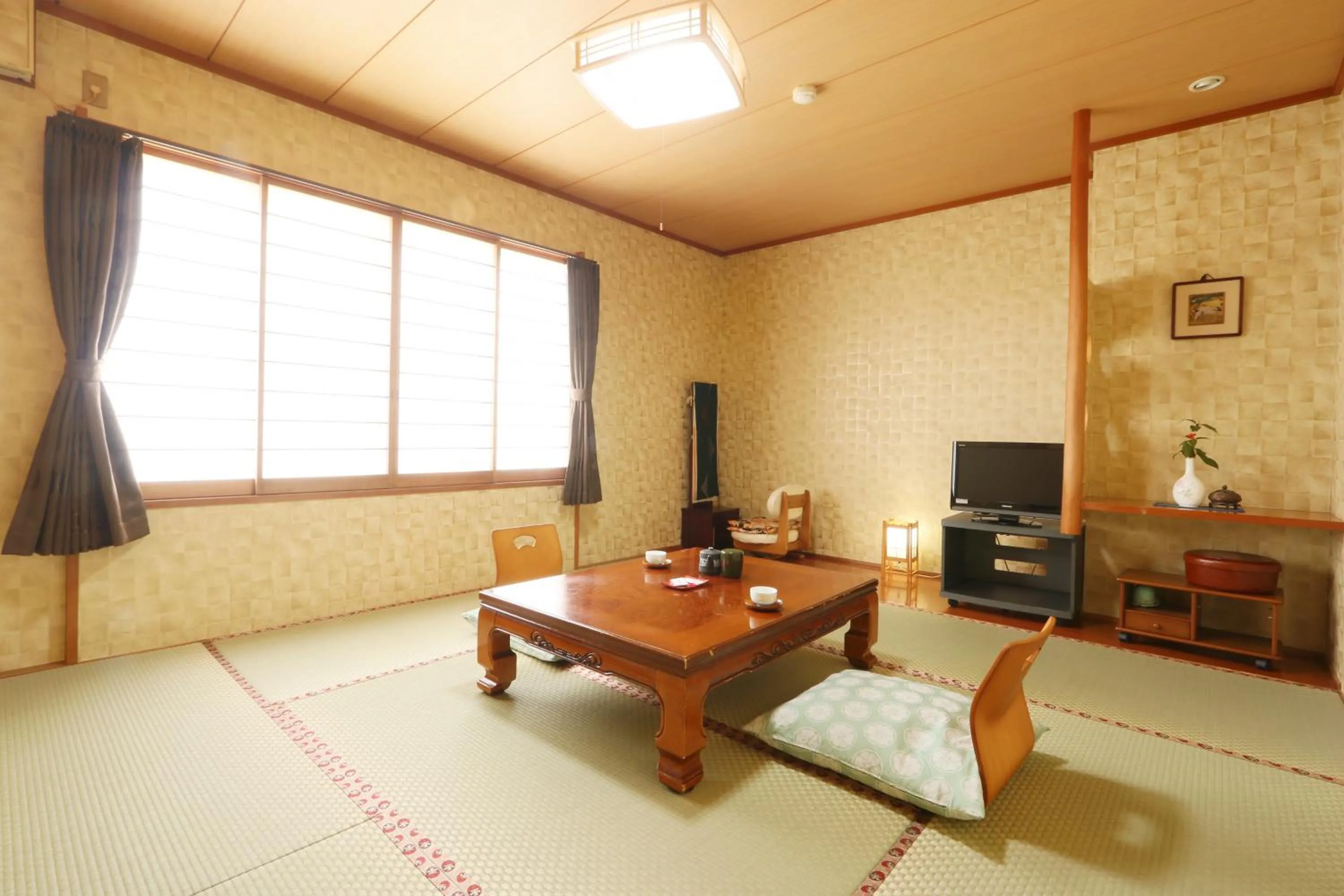 Photo of the whole room in Umimoto