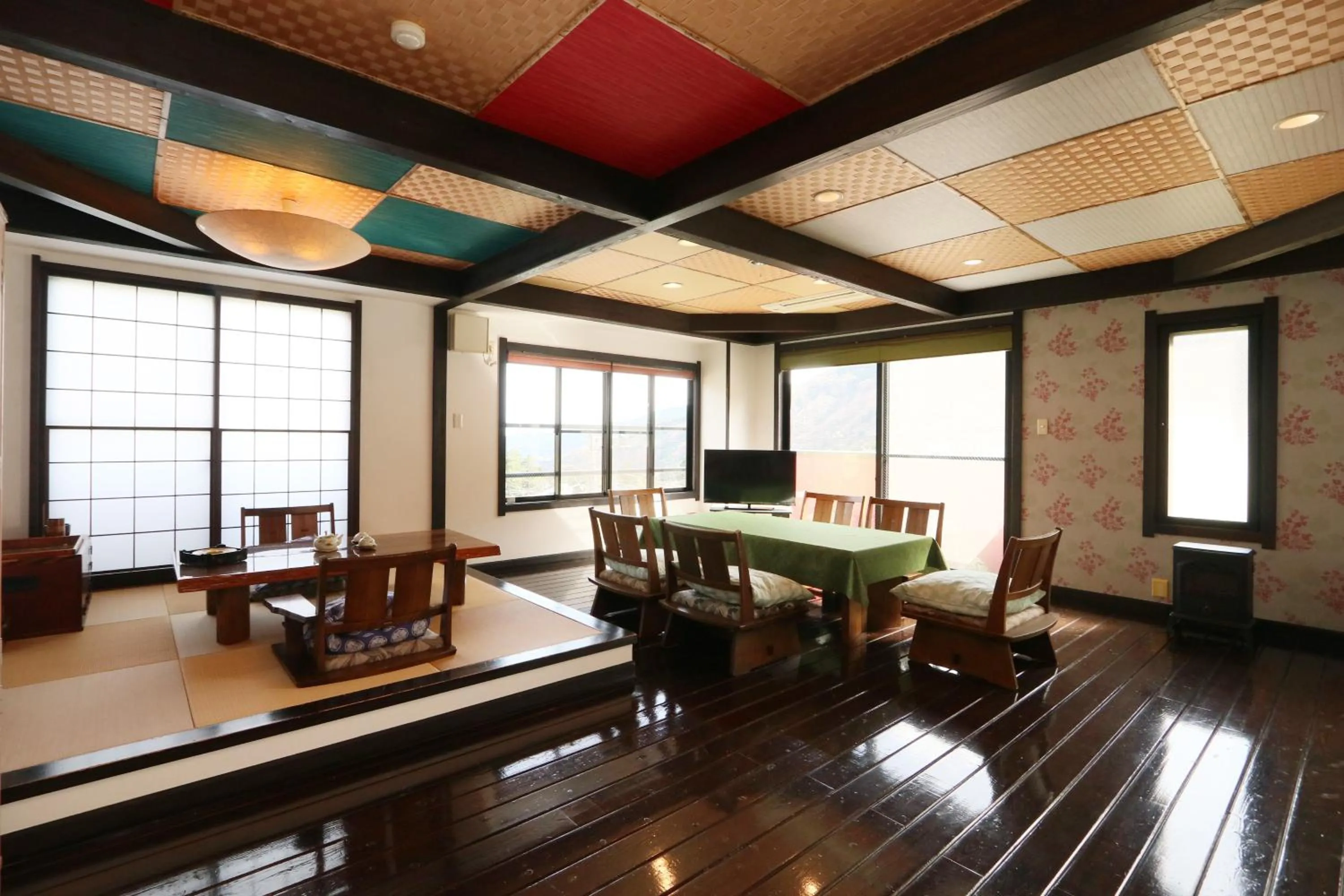 Photo of the whole room in Umimoto