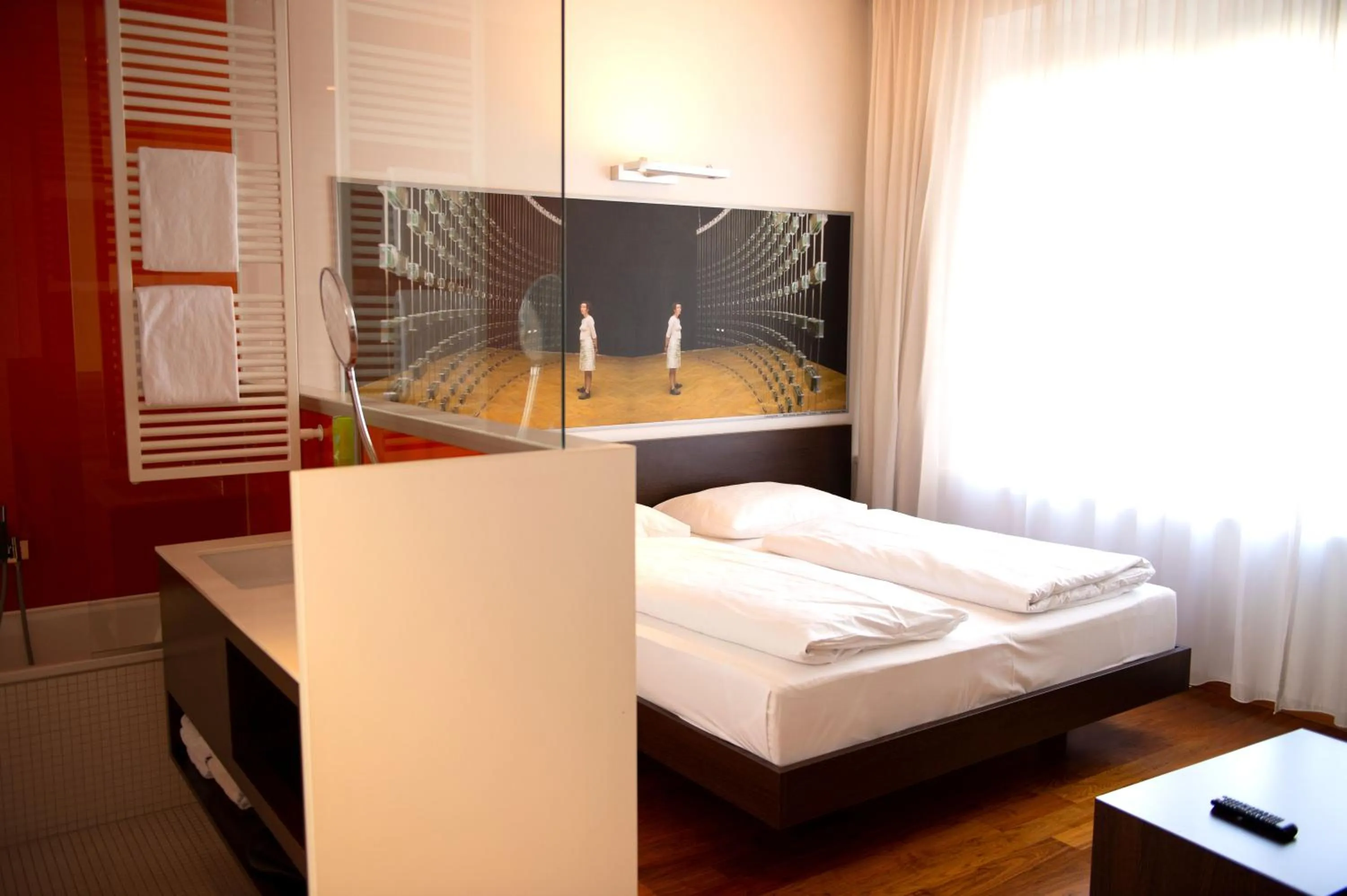 Bathroom, Bed in arte Hotel Linz