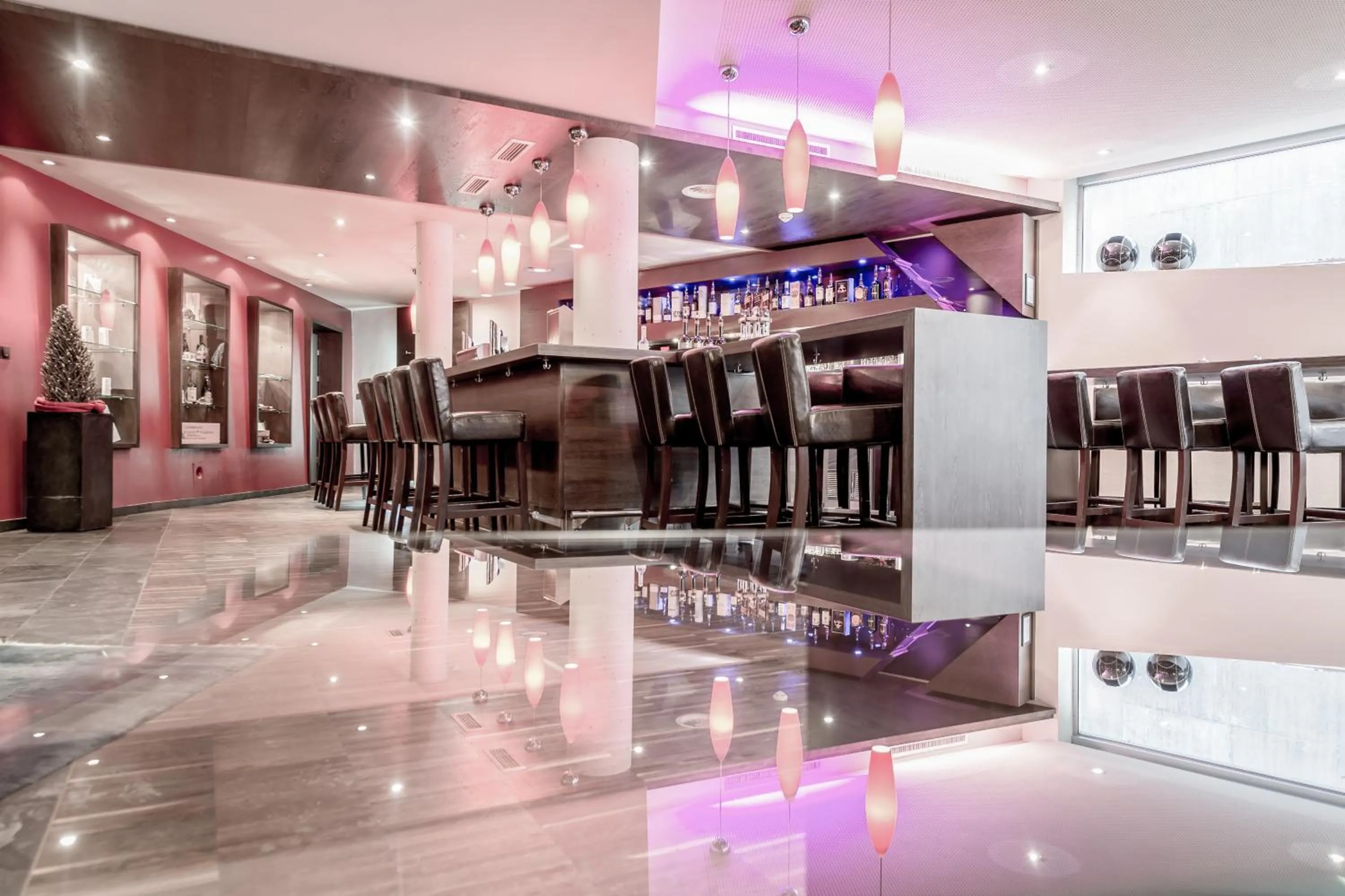 Lounge or bar in Josl Mountain Lounging Hotel - Adults only!