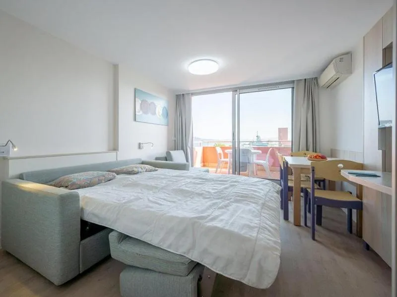 Photo of the whole room, Bed in Les jardins de la Côte d'azur