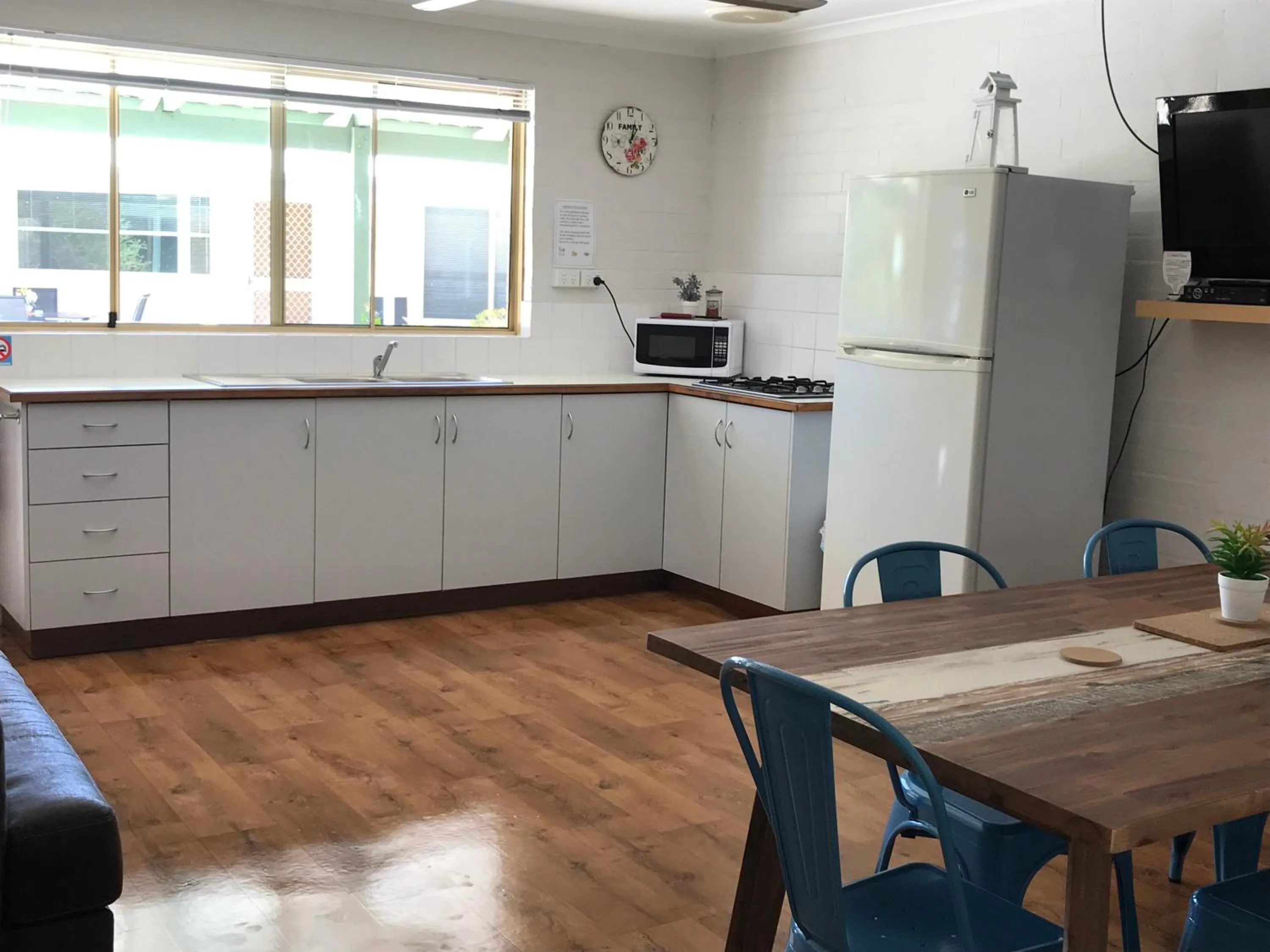 Kitchen or kitchenette in Shark Bay Seafront Apartments