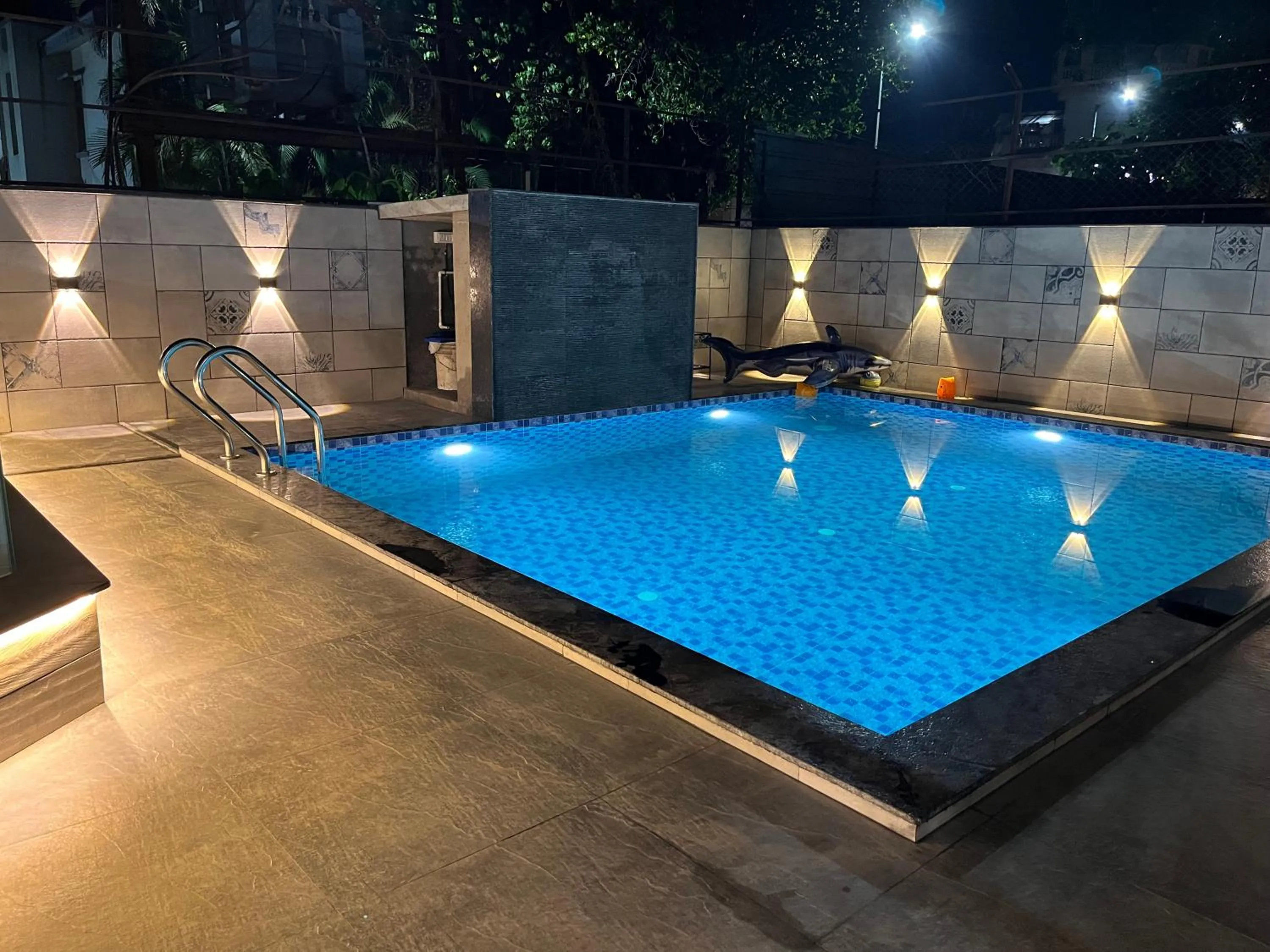 Swimming pool in Girivihar Holiday Club - Pure Veg