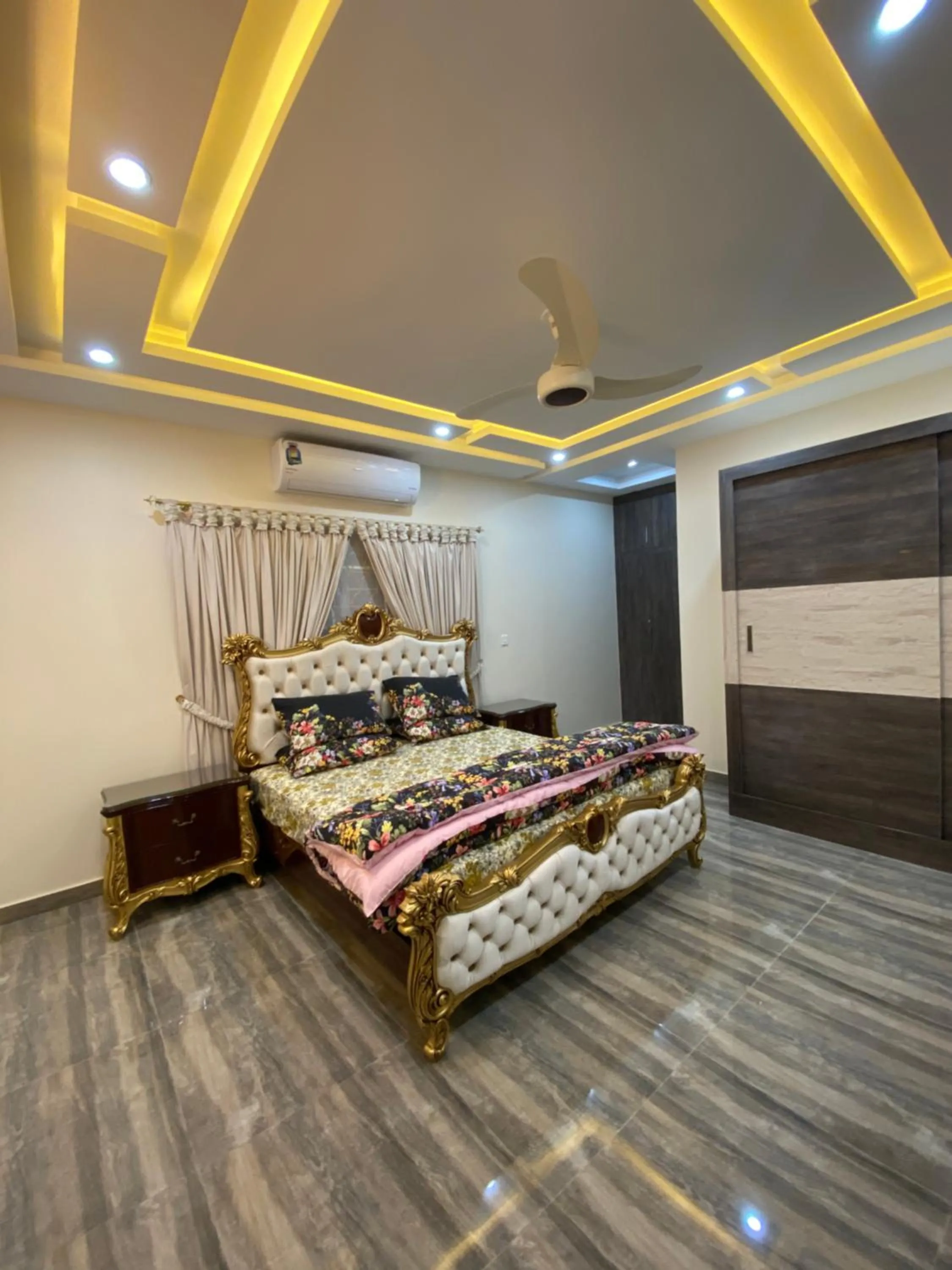 Bed in Continental boutique House