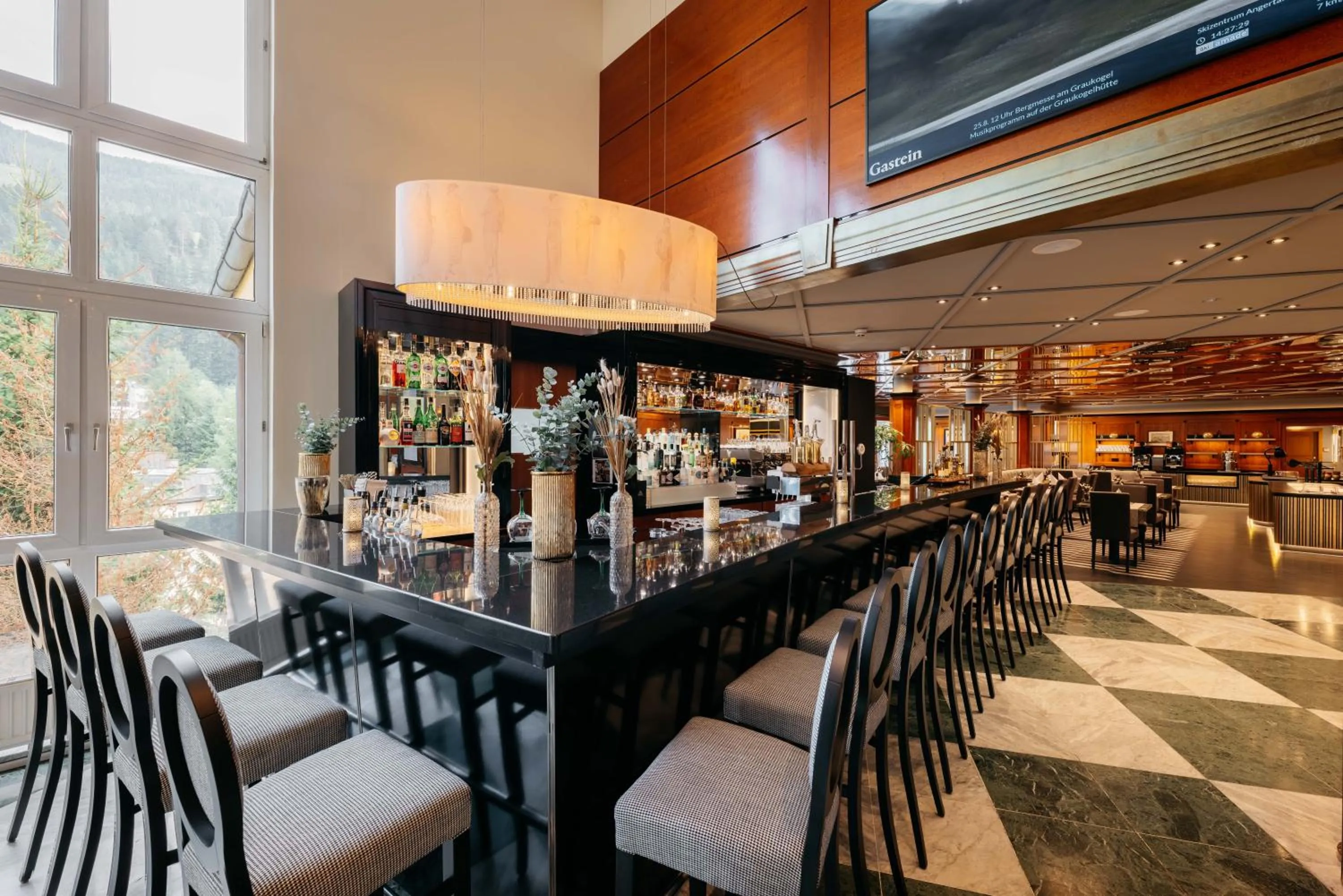 Lounge or bar in MONDI Hotel Bellevue Gastein