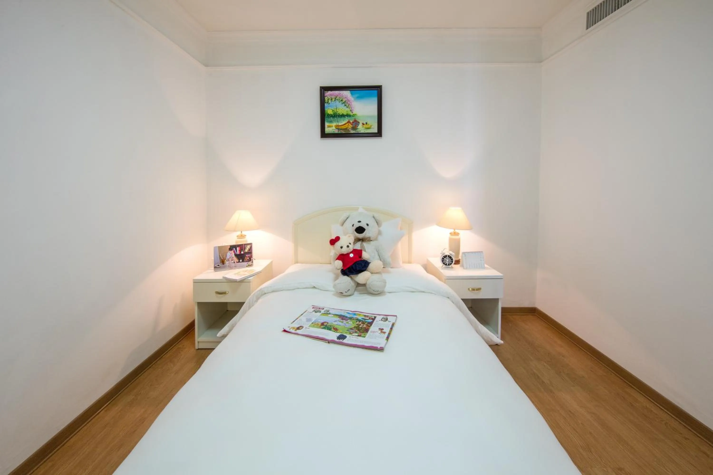 Bedroom, Bed in Rose Garden Residences