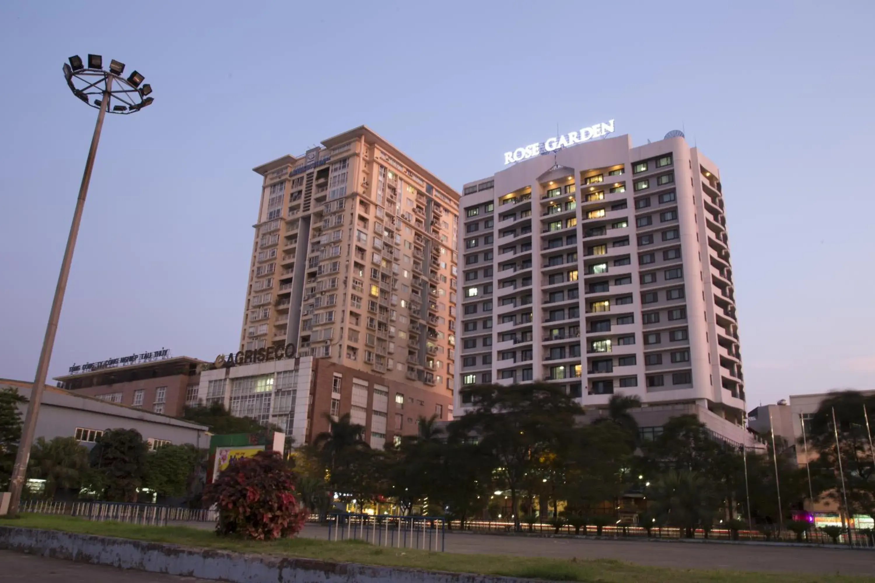 Property building in Rose Garden Residences Property building in Rose Garden Residences