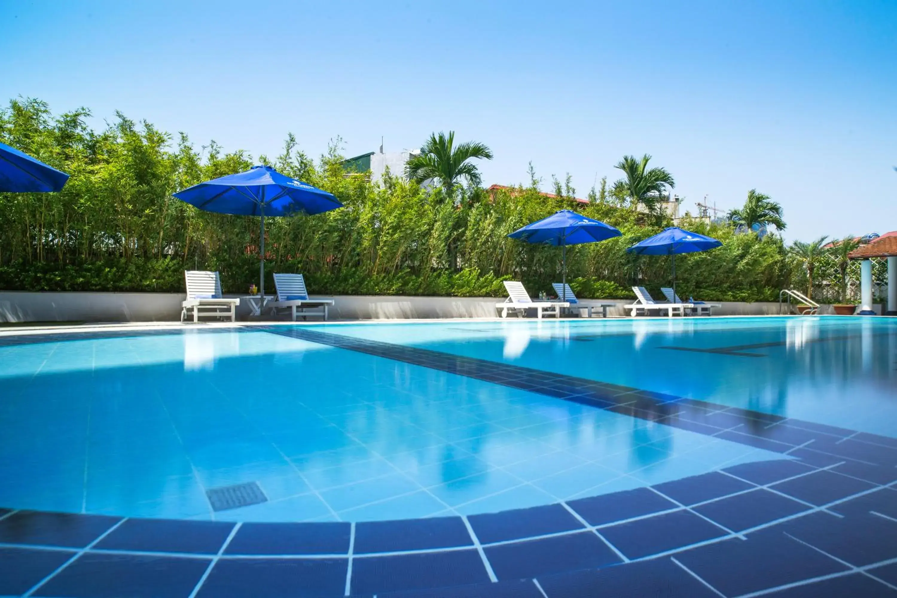 Swimming pool in Rose Garden Residences Swimming pool in Rose Garden Residences