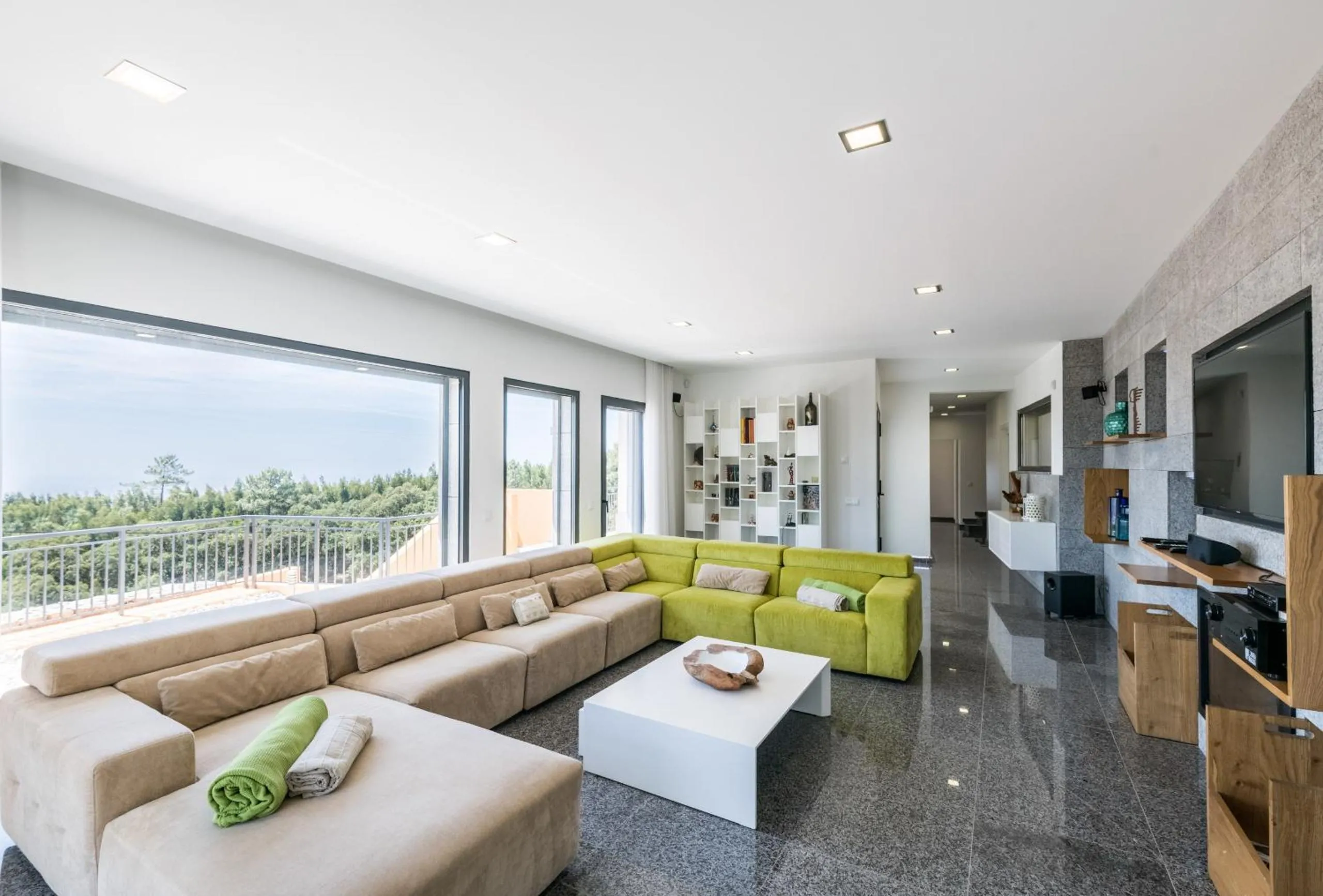 Communal lounge/ TV room in Villa Monchique