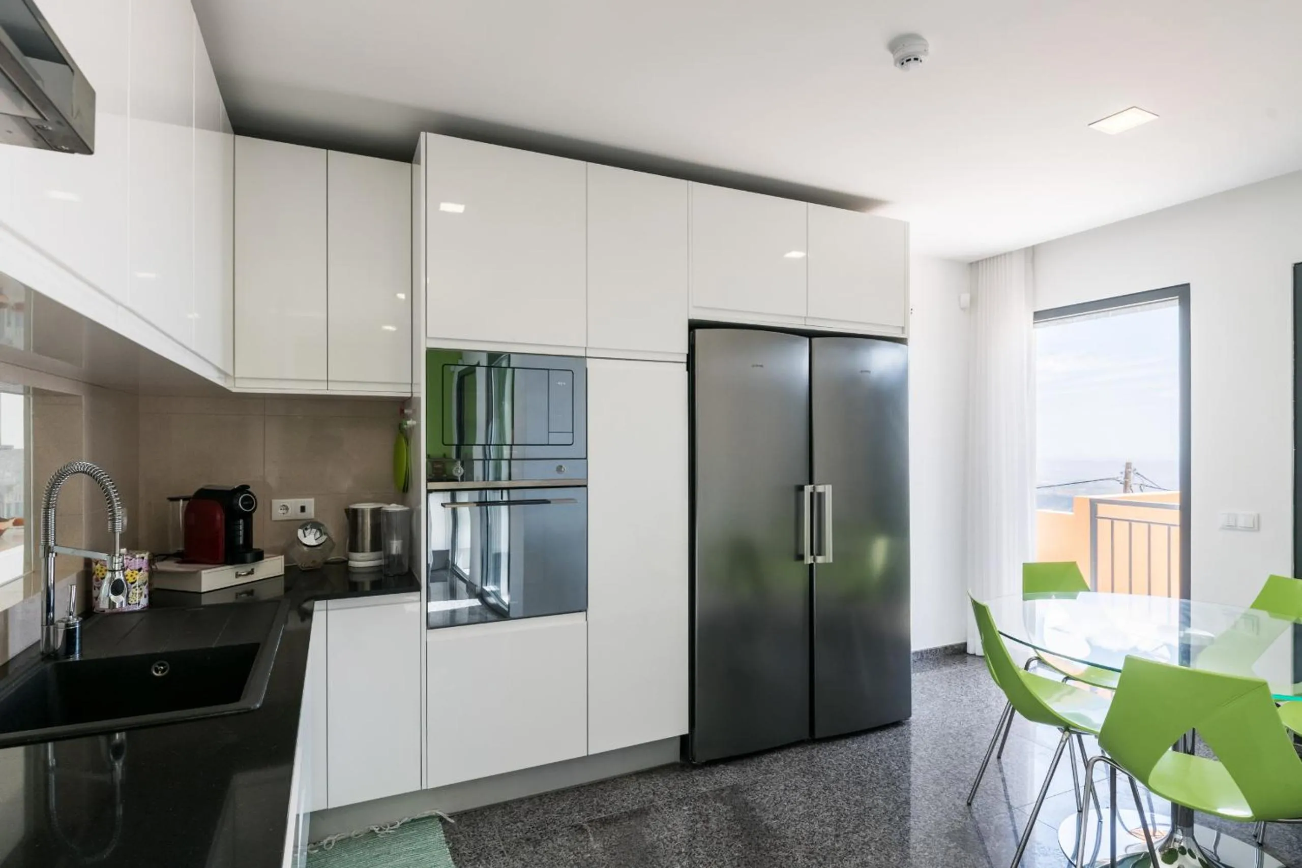 Kitchen or kitchenette in Villa Monchique