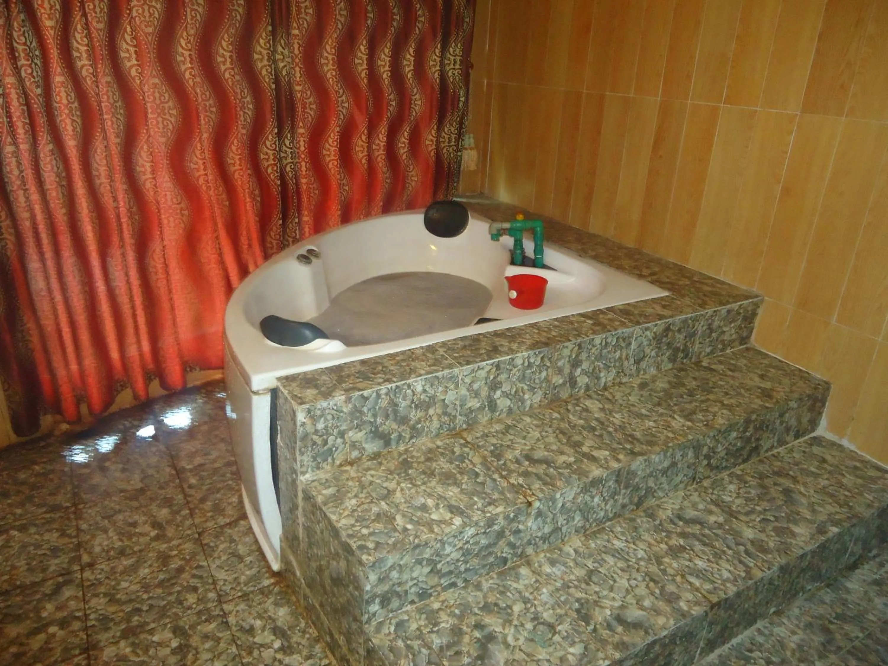 Hot Tub in Truong Xuan Ecology