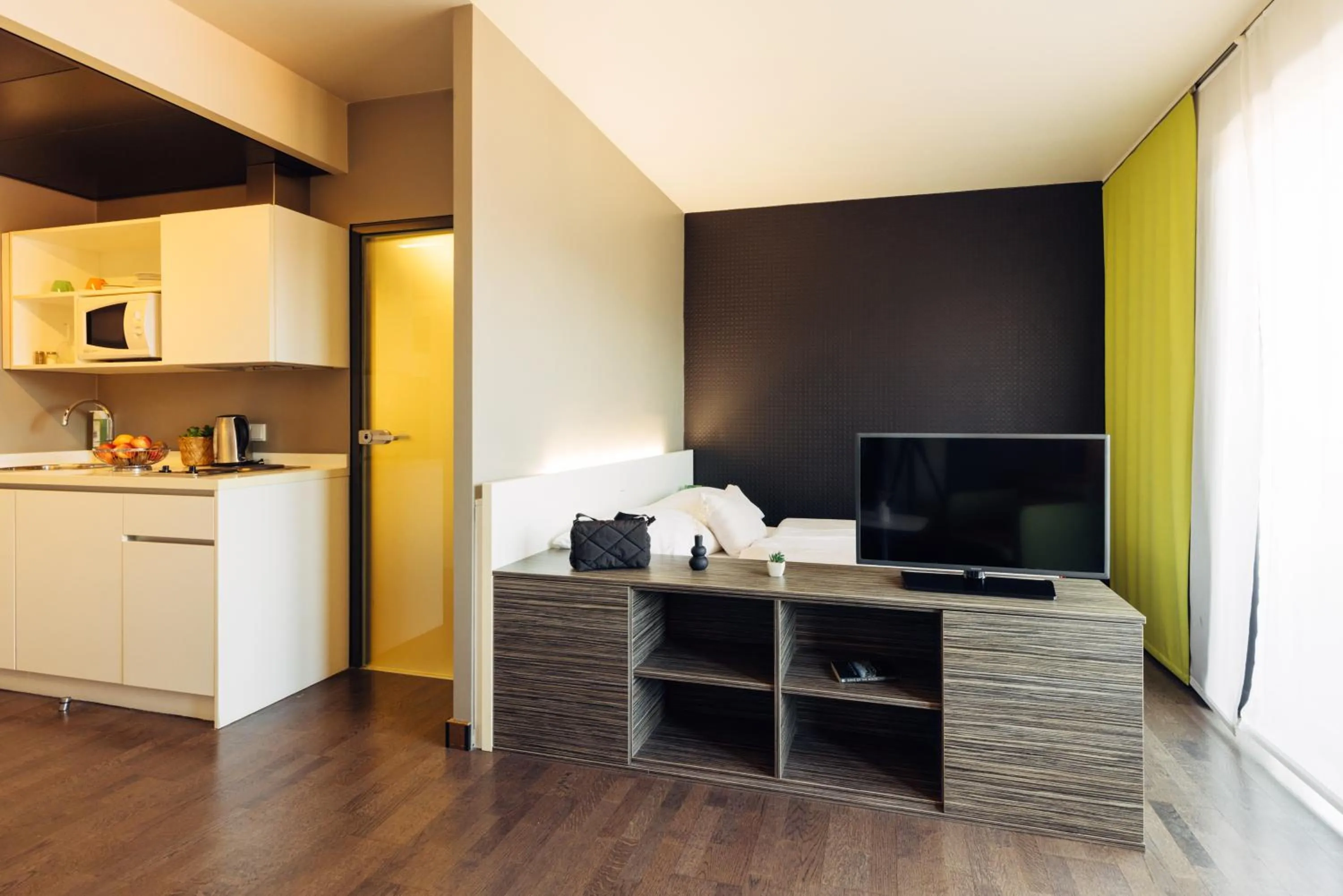 Kitchen or kitchenette in harry's home Hart bei Graz hotel & apartments