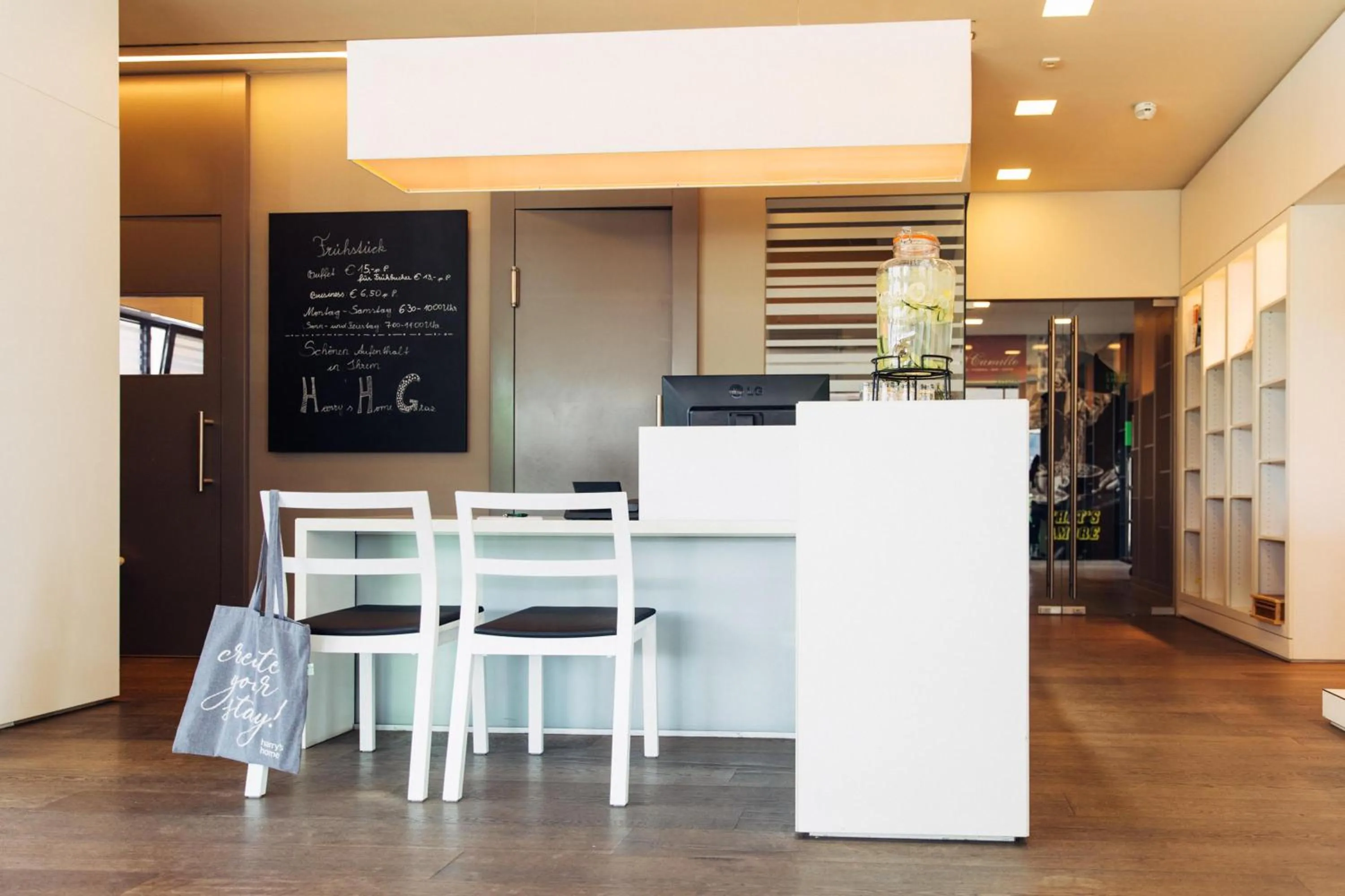 Lobby or reception in harry's home Hart bei Graz hotel & apartments