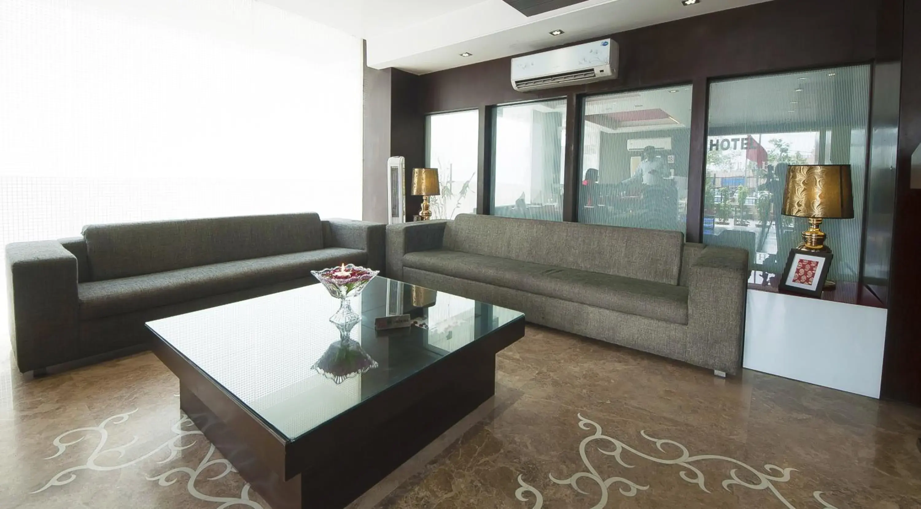 Lobby or reception in Hotel Raya Inn Lobby or reception in Hotel Raya Inn