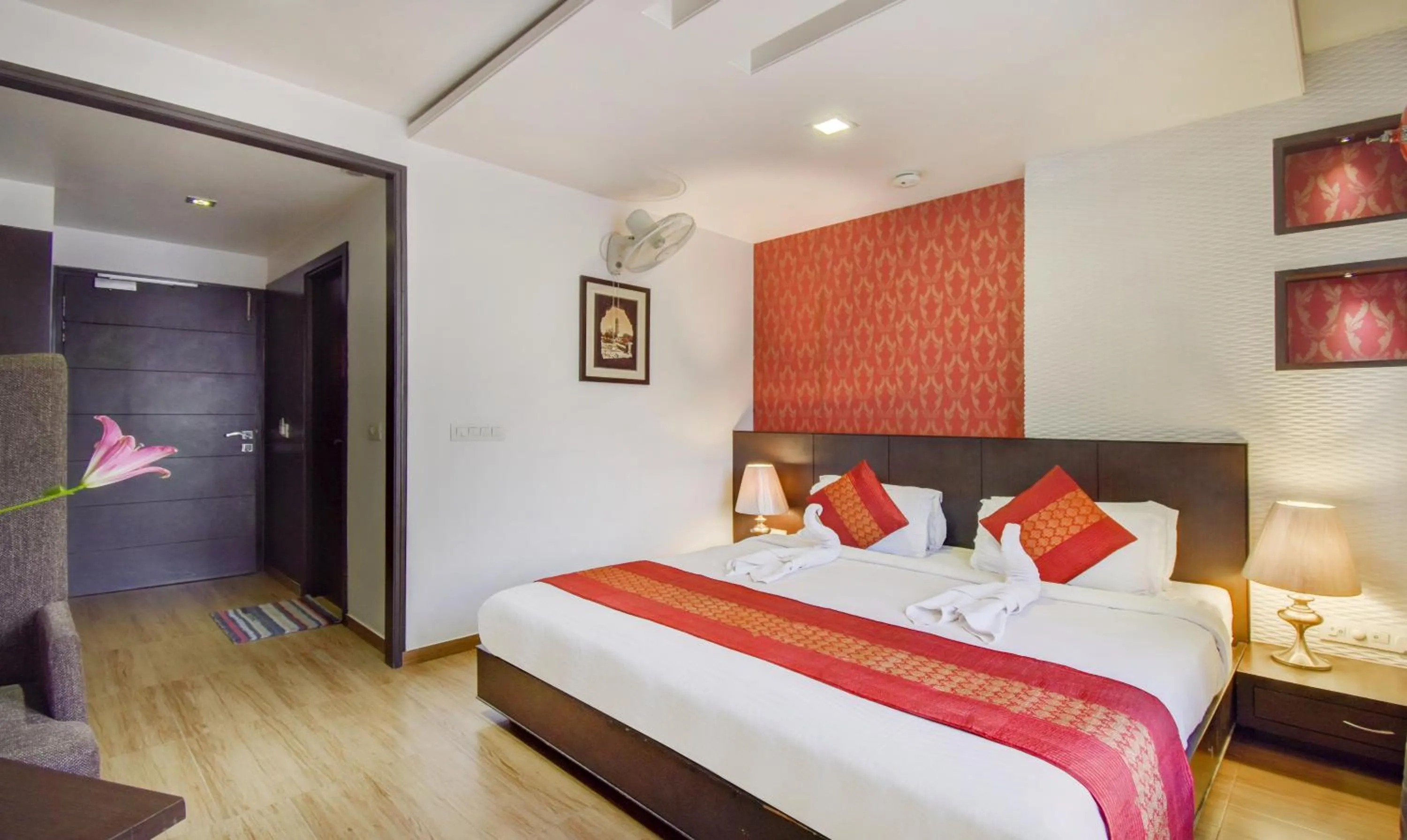 Bed in Hotel Raya Inn