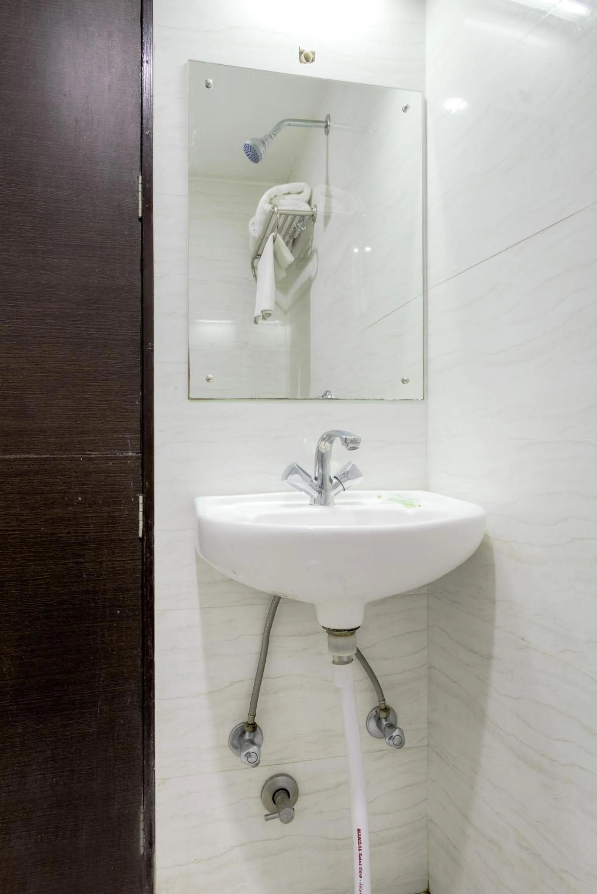 Bathroom in Hotel Raya Inn