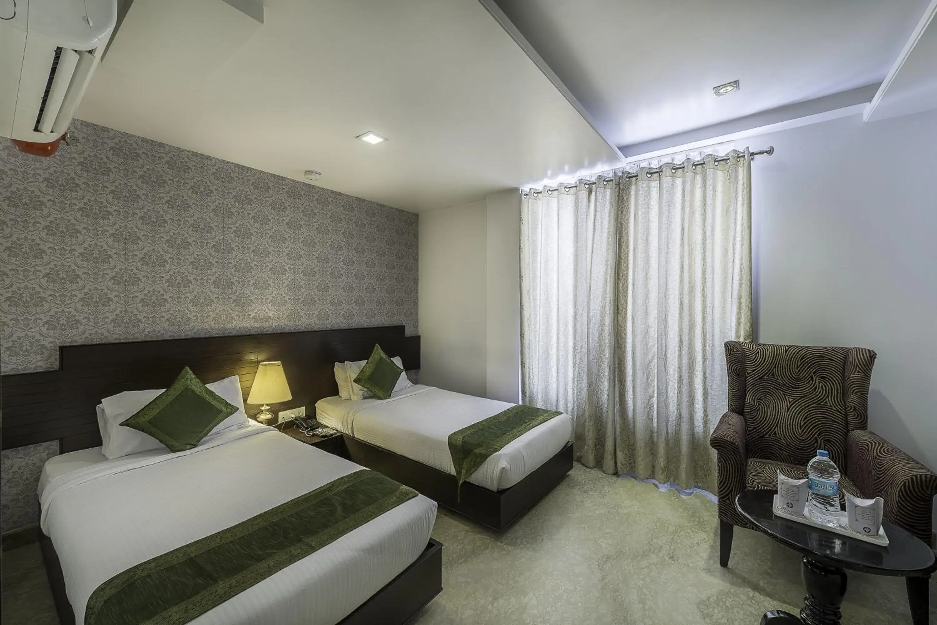 Bed in Hotel Raya Inn Bed in Hotel Raya Inn