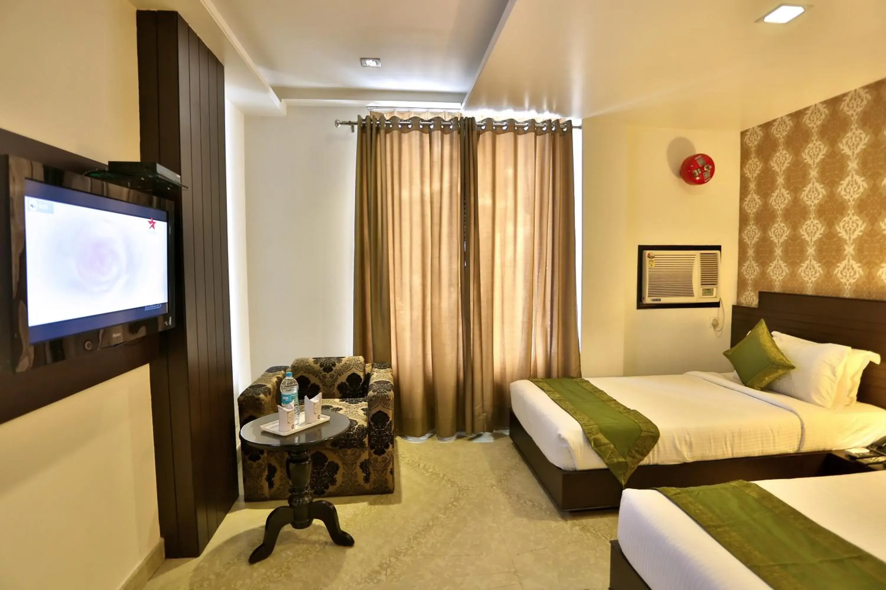 Bed in Hotel Raya Inn Bed in Hotel Raya Inn