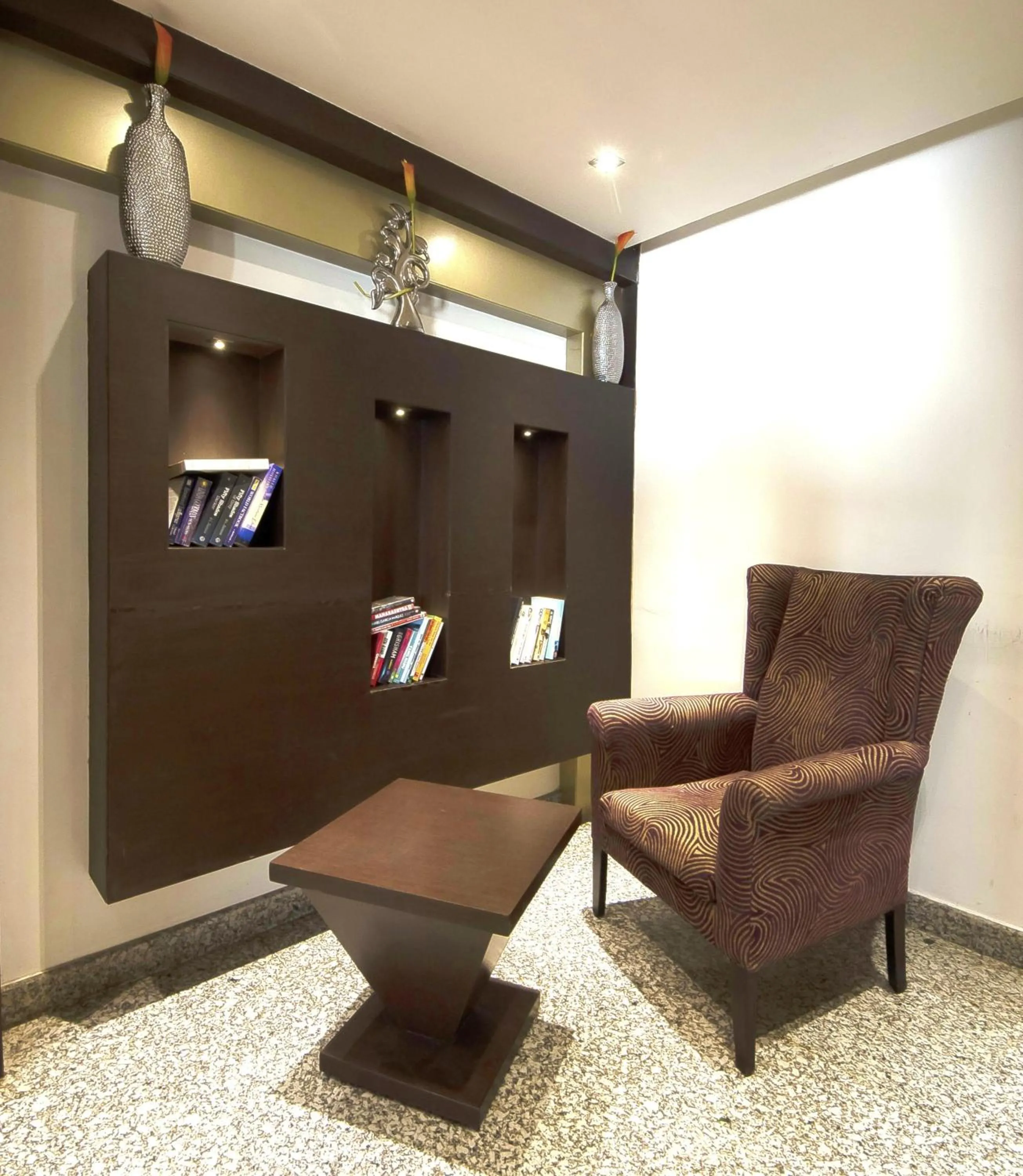 Decorative detail in Hotel Raya Inn