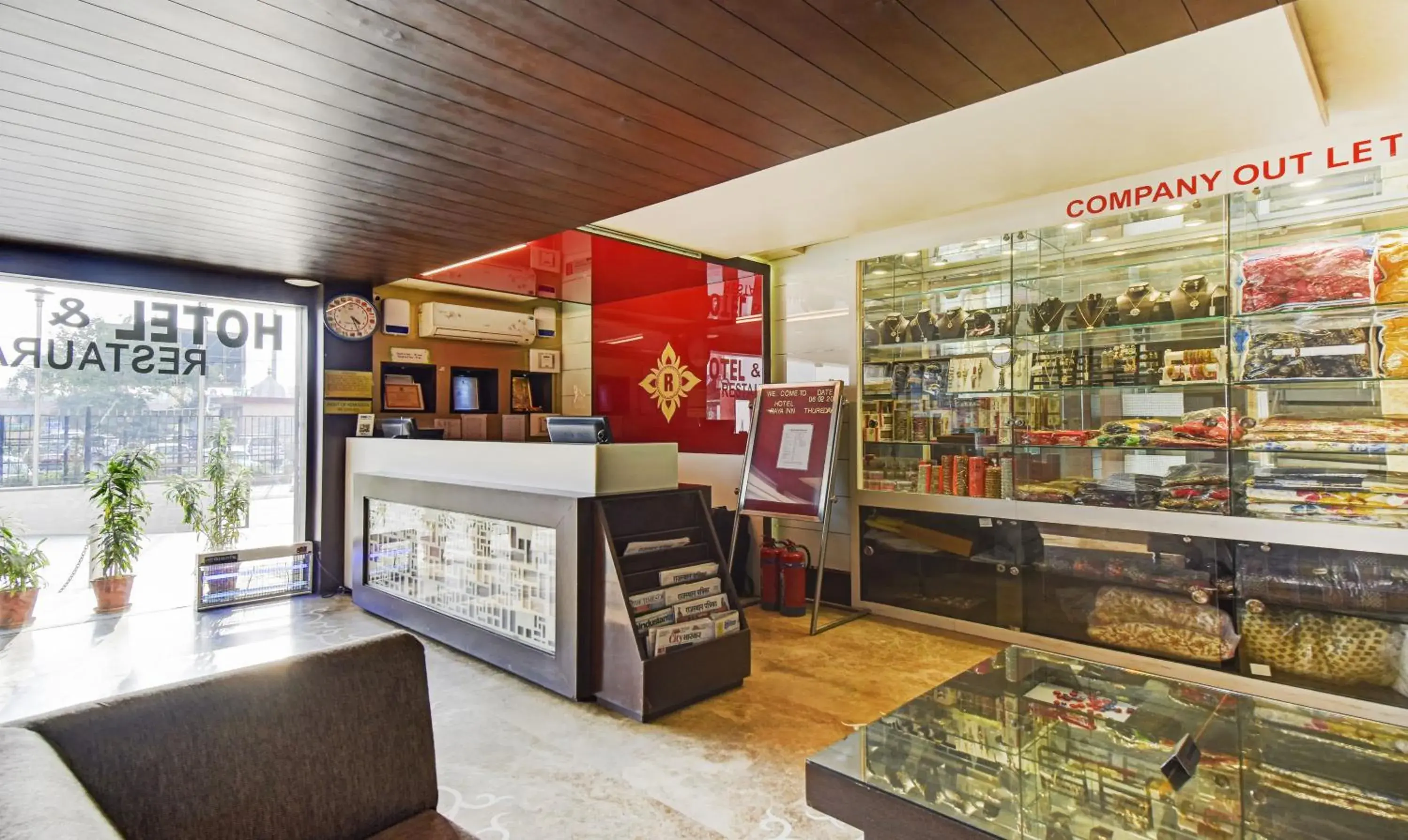 Lobby or reception in Hotel Raya Inn Lobby or reception in Hotel Raya Inn