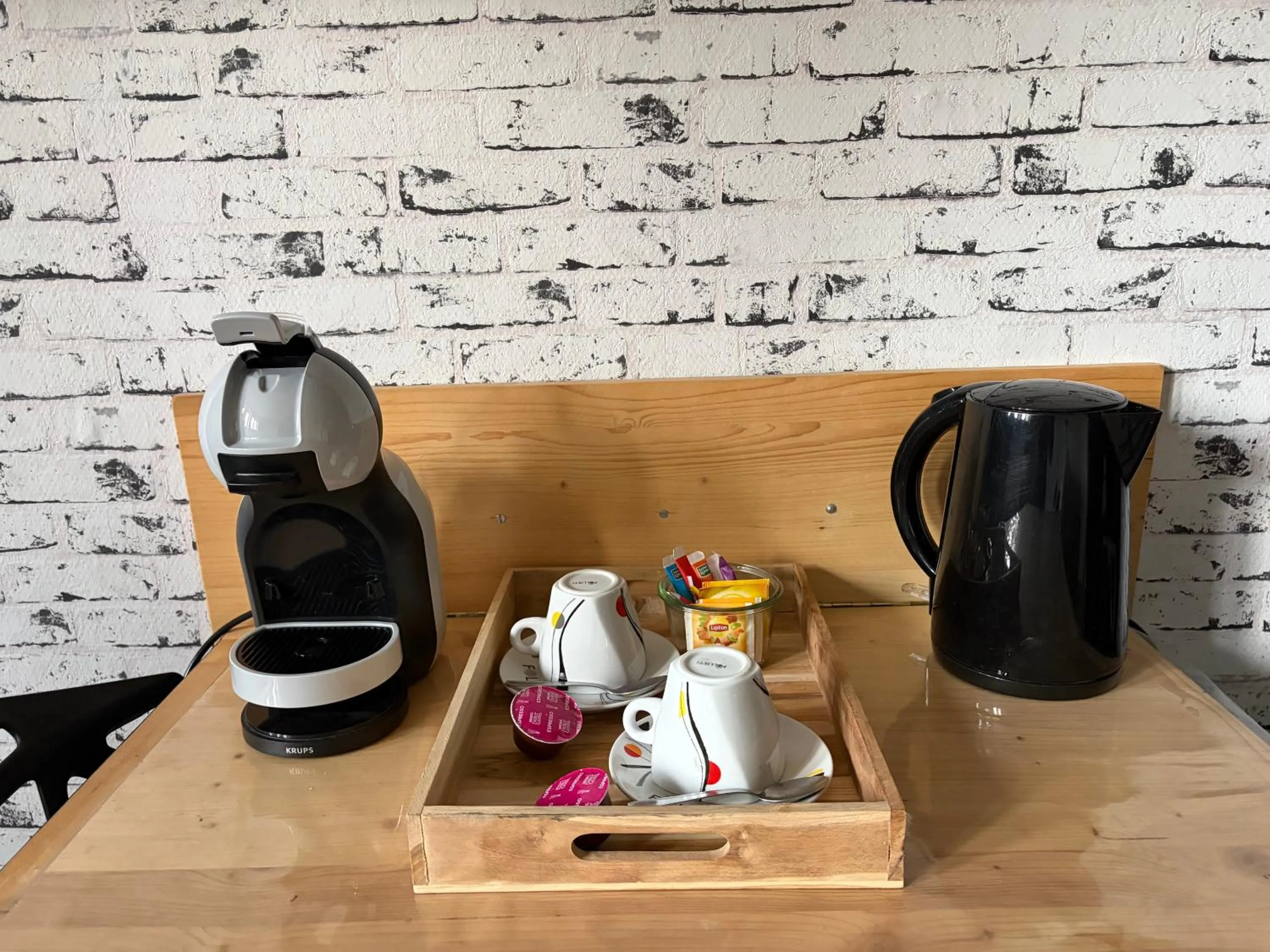 Coffee/tea facilities in La Maison cachée du PAVILLON BELLEVUE