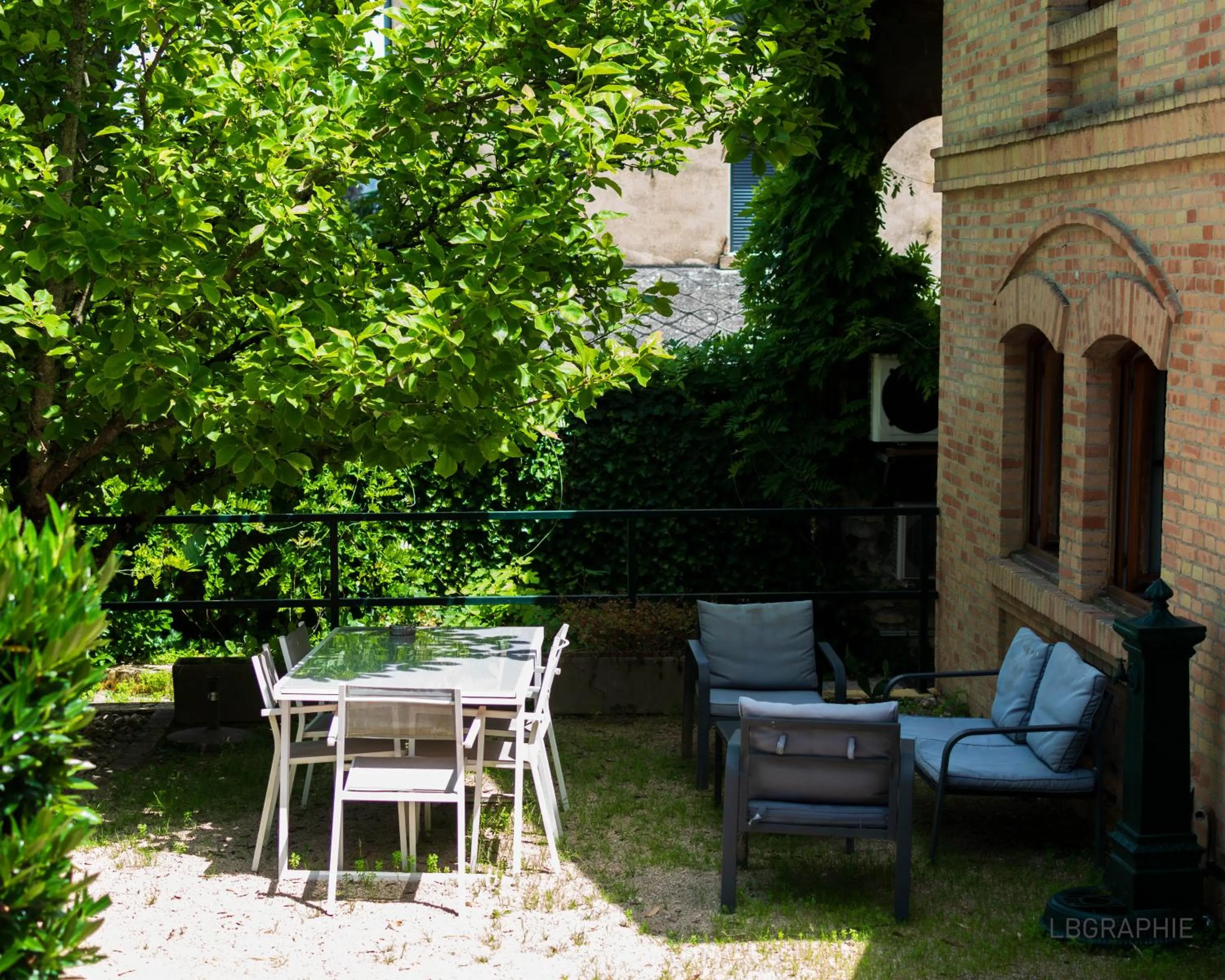 Patio in La Maison cachée du PAVILLON BELLEVUE