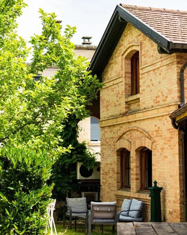 Patio in La Maison cachée du PAVILLON BELLEVUE