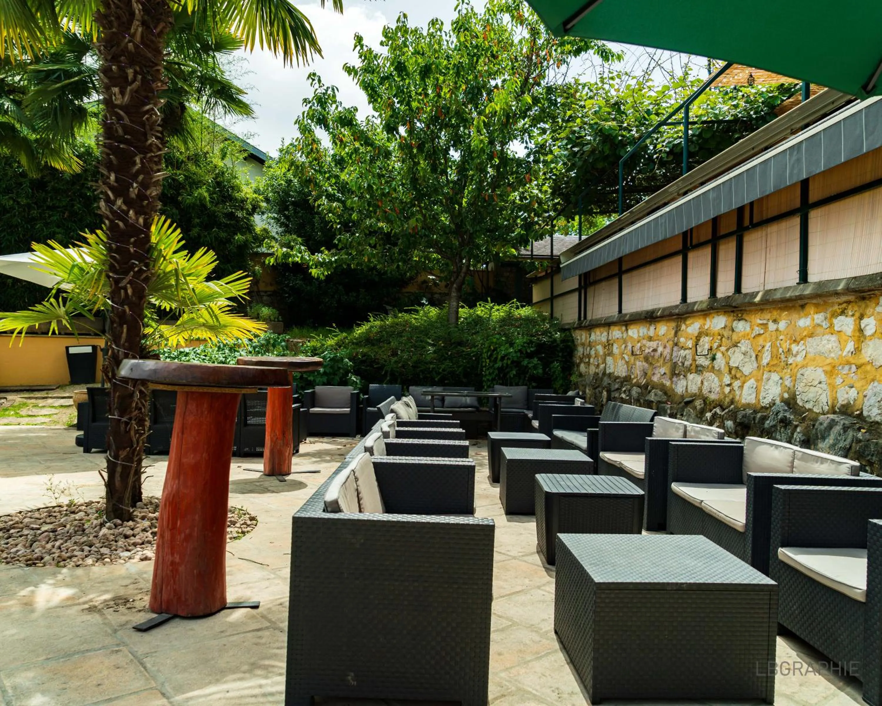 Patio in La Maison cachée du PAVILLON BELLEVUE