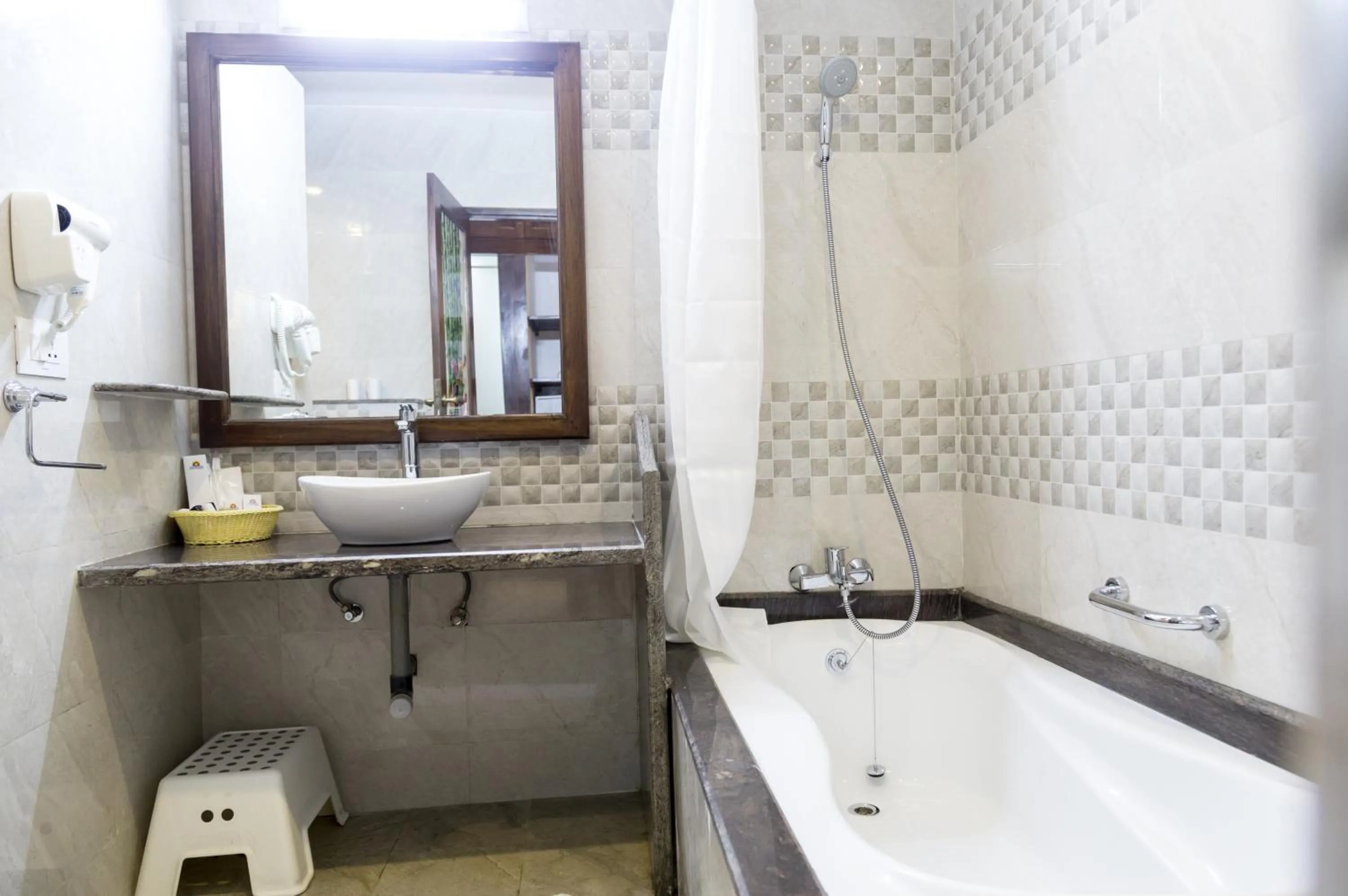 Shower in Cochichos Resort