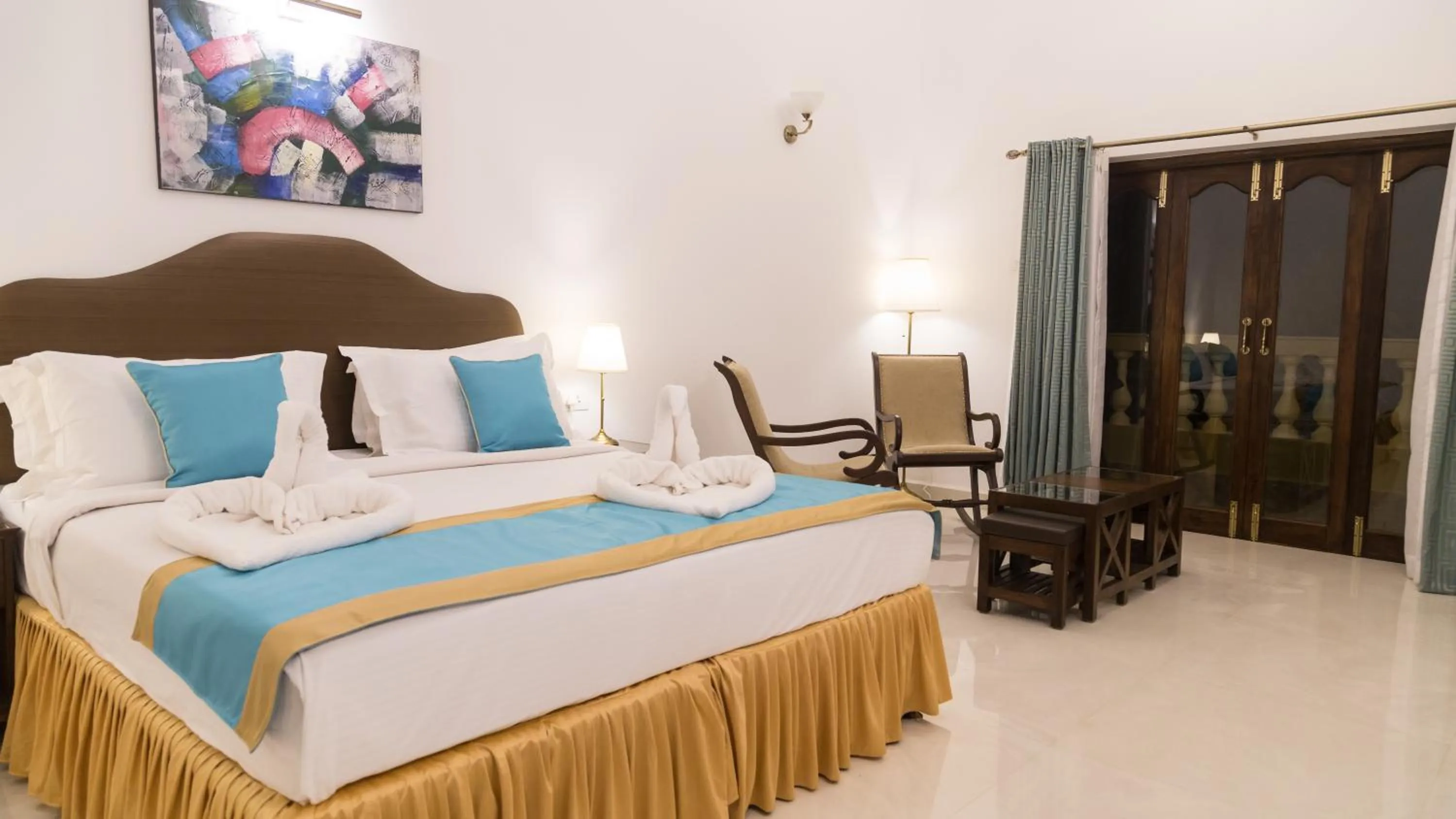 Seating area, Bed in Cochichos Resort