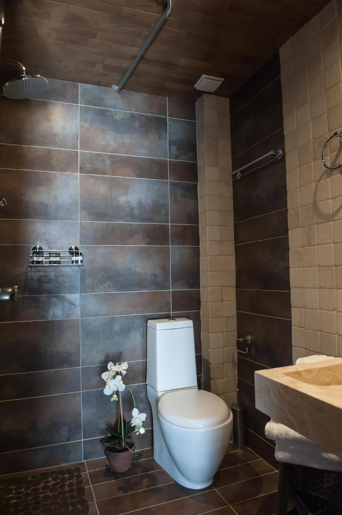 Bathroom in Polys Guest House