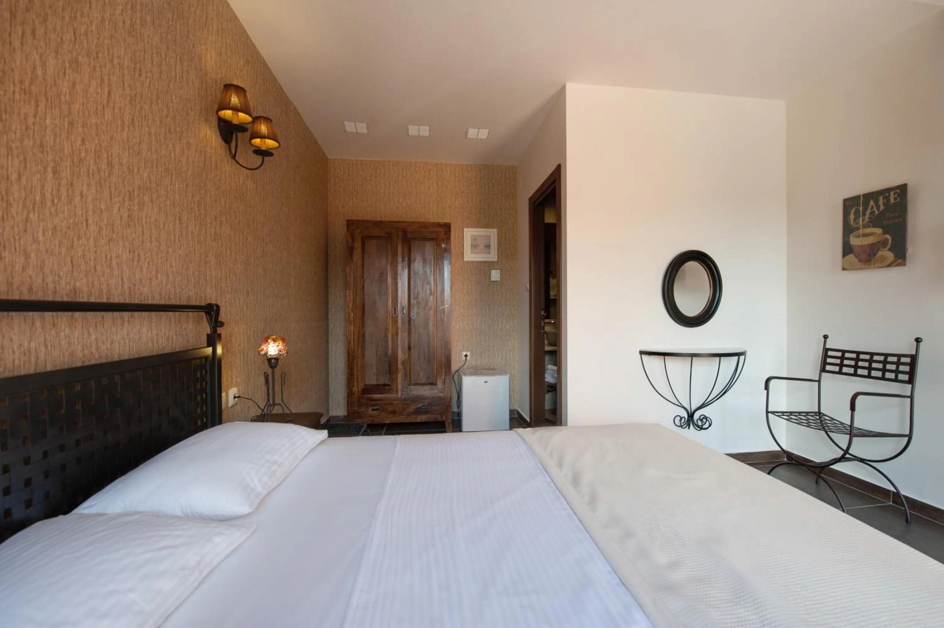 Bed in Polys Guest House