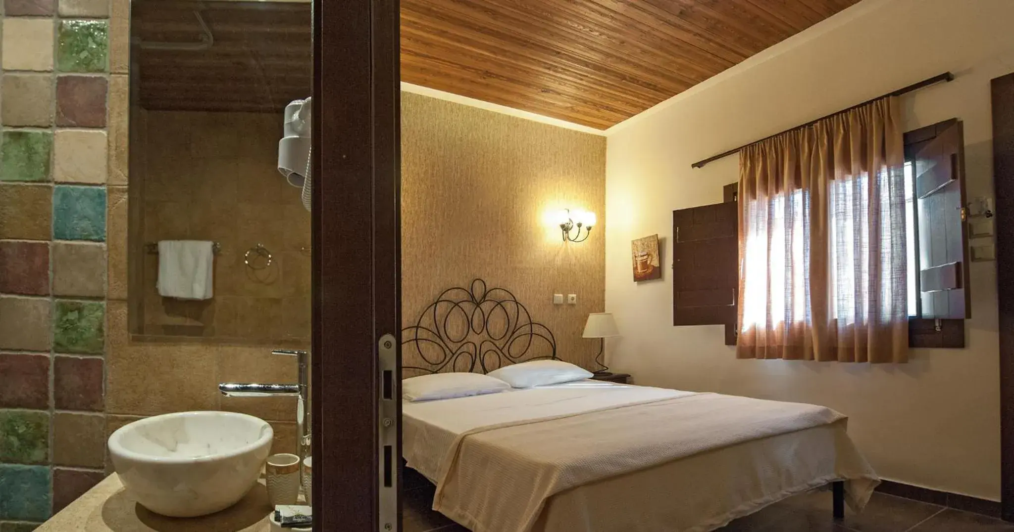 Standard Double or Twin Room in Polys Guest House Standard Double or Twin Room in Polys Guest House