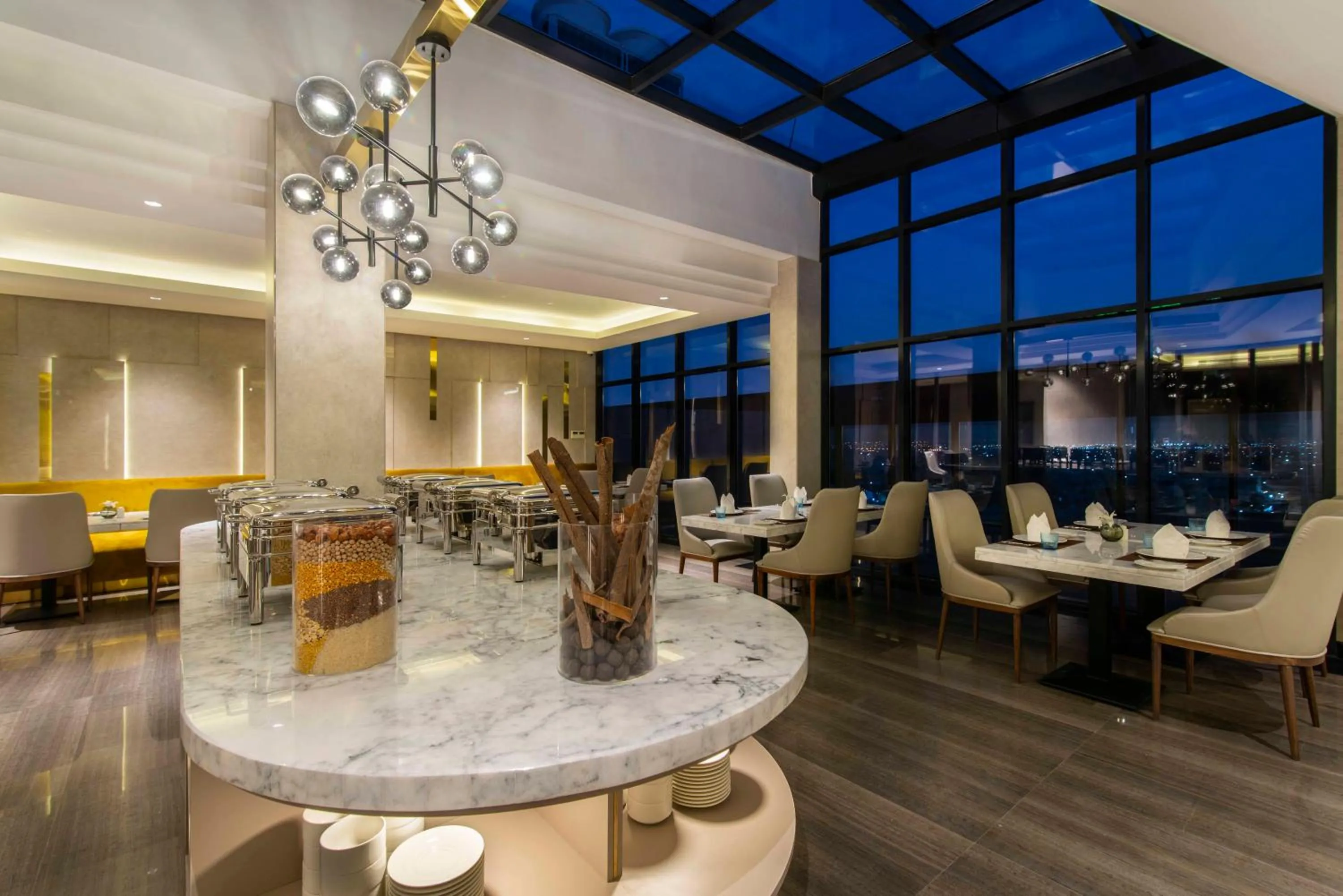 Restaurant/places to eat in WAW Hotel Suites King Abdullah Road