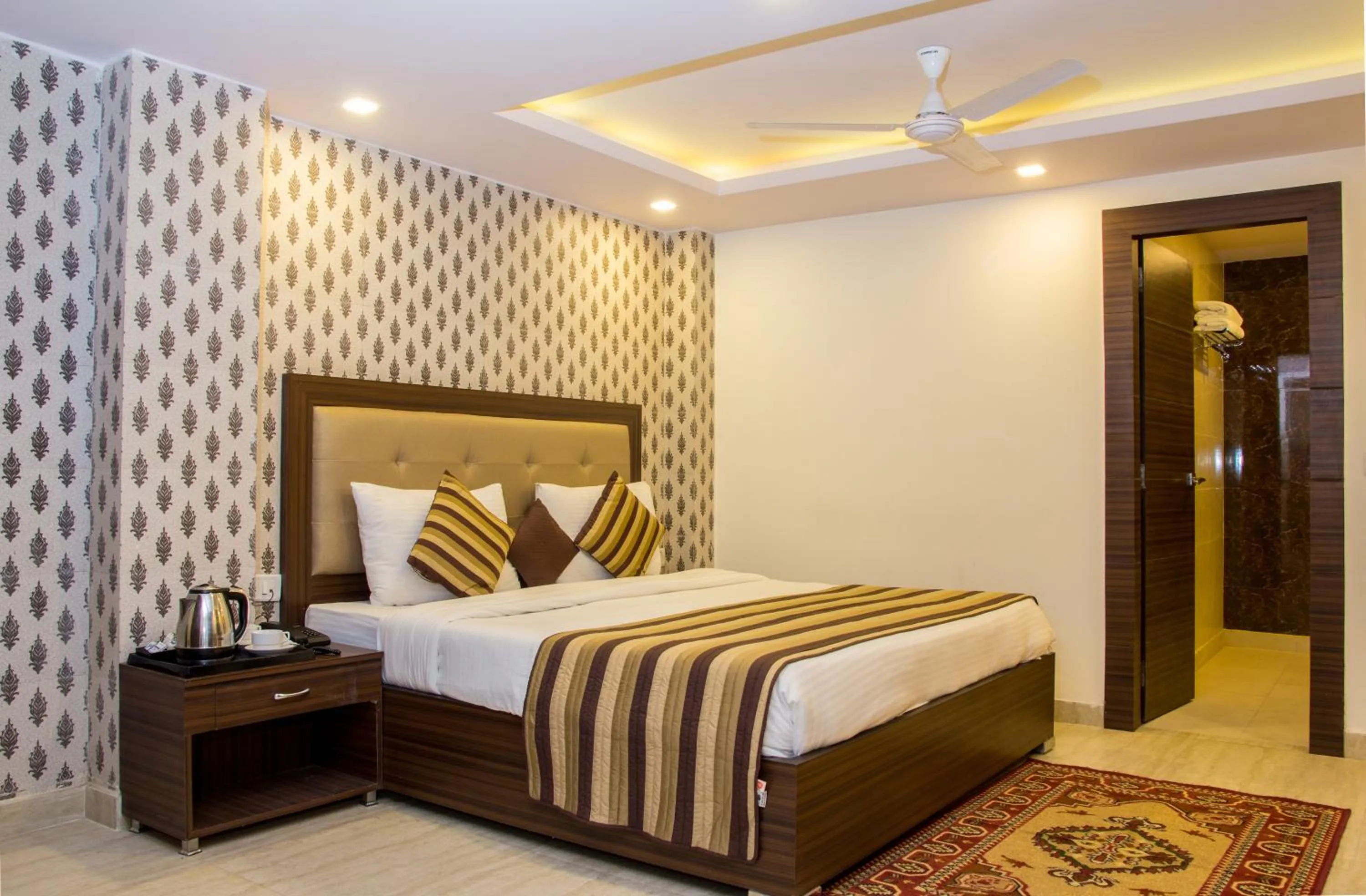 Bed in Hotel Pawan Plaza - Near BLK and Ganga Ram Hospital - Karol Bagh